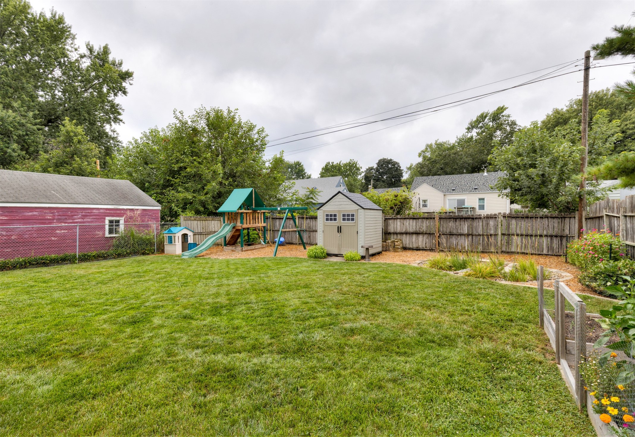 2504 48th Place Property Photo 4