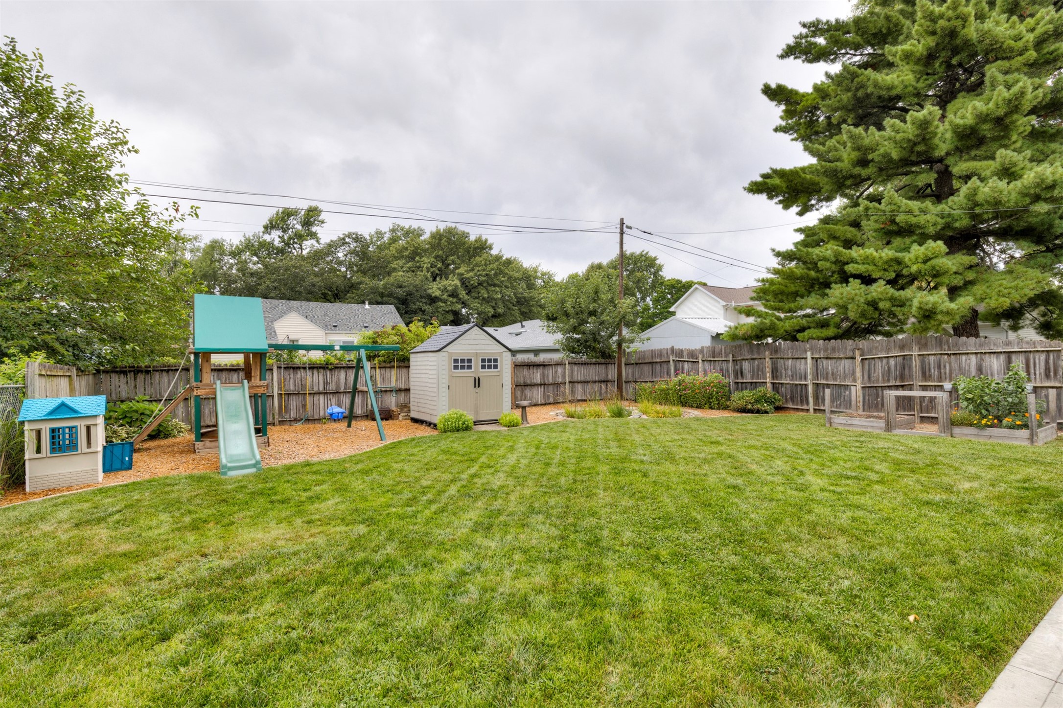 2504 48th Place Property Photo 5