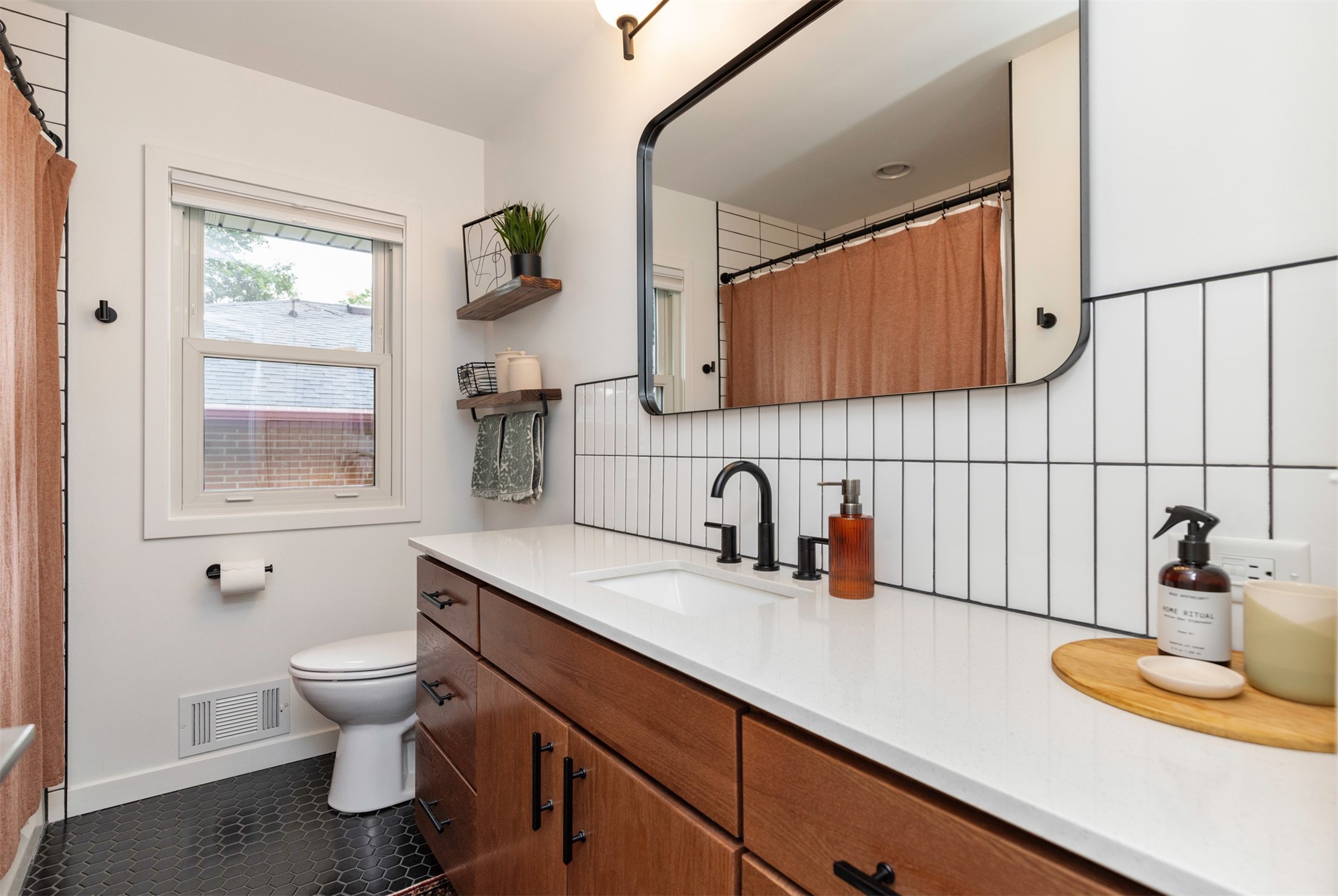 2504 48th Place Property Photo 22