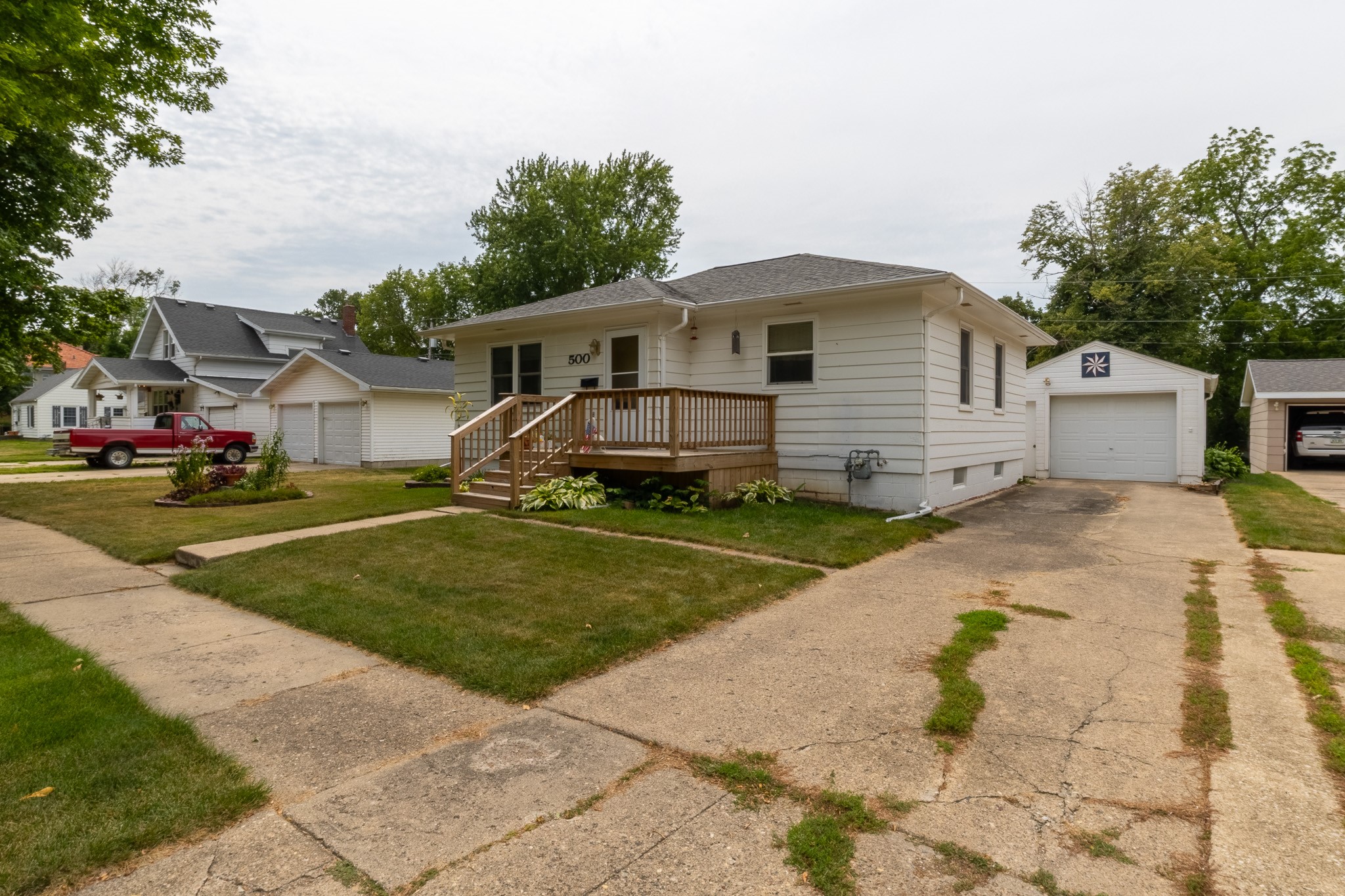 500 S Locust Street Property Photo 3