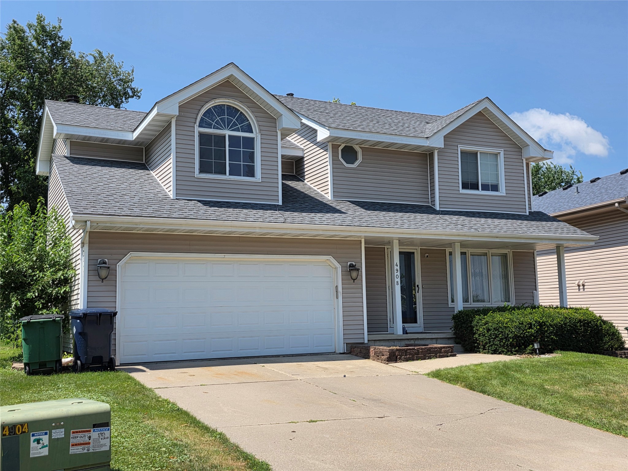 4908 69th Street Property Photo 1