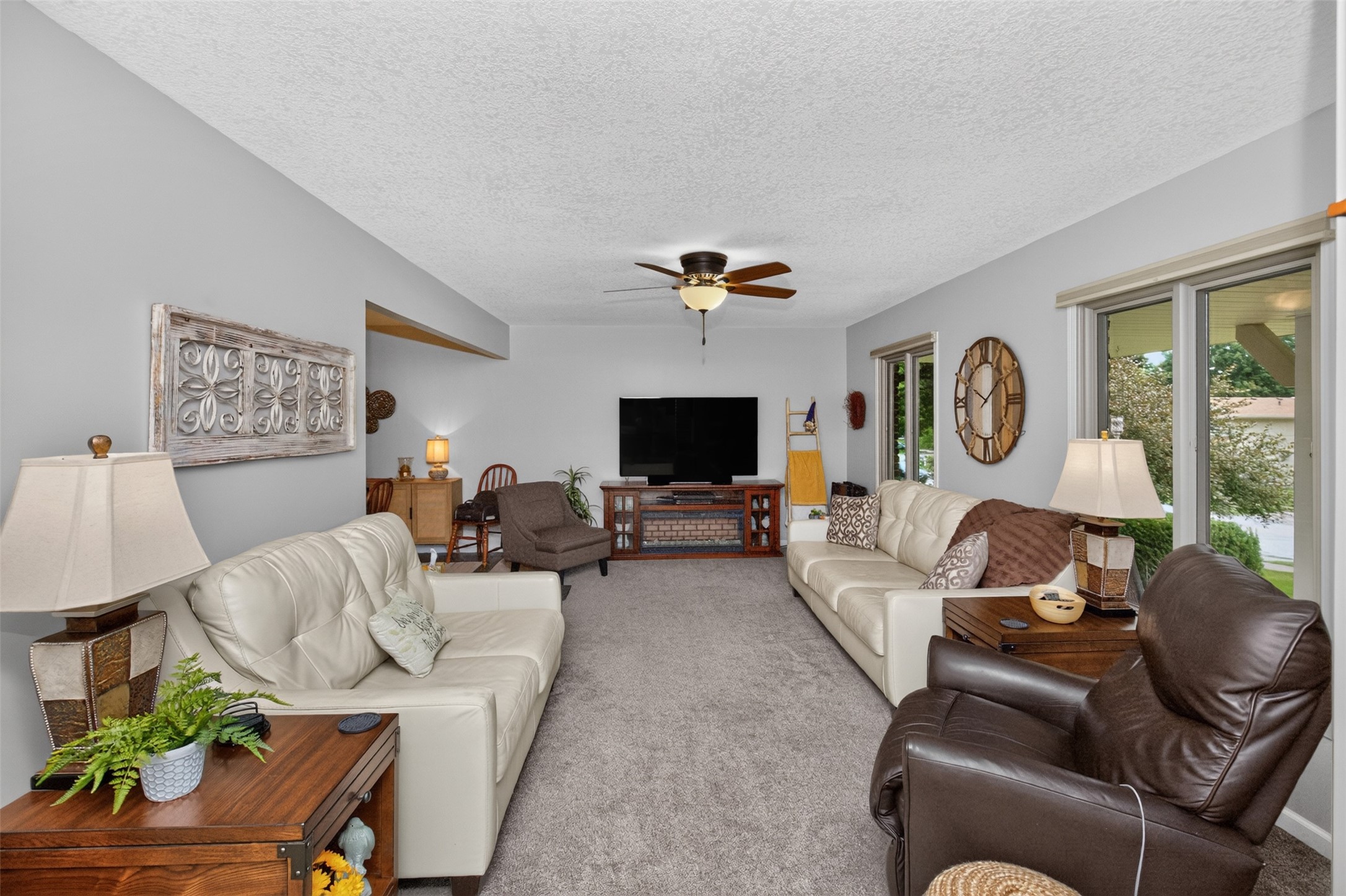 700 46th Place Property Photo 3