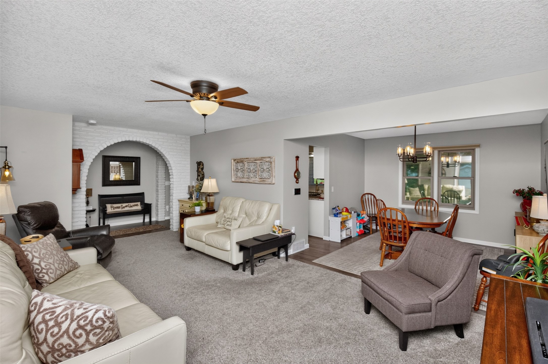 700 46th Place Property Photo 4