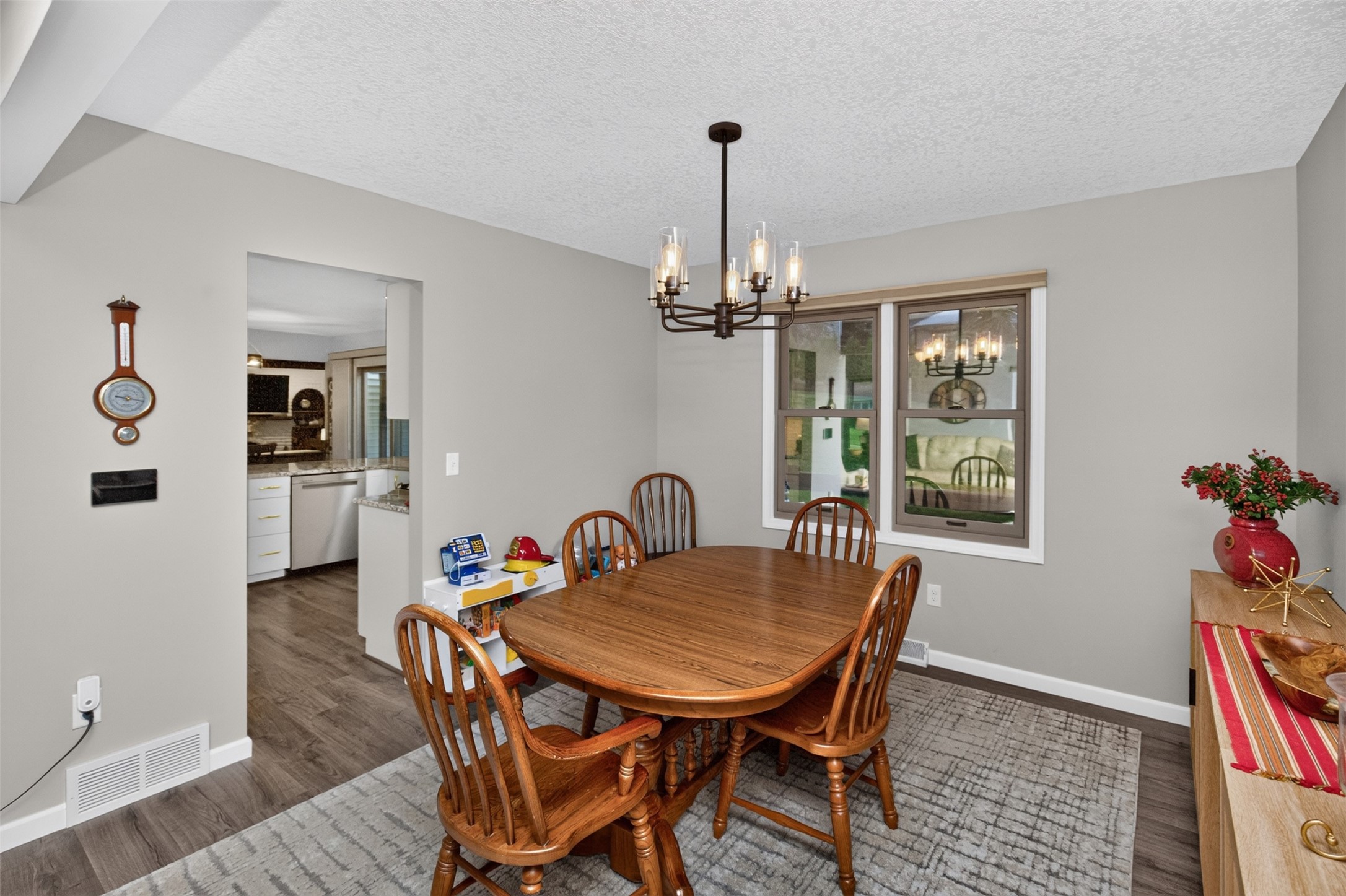700 46th Place Property Photo 6