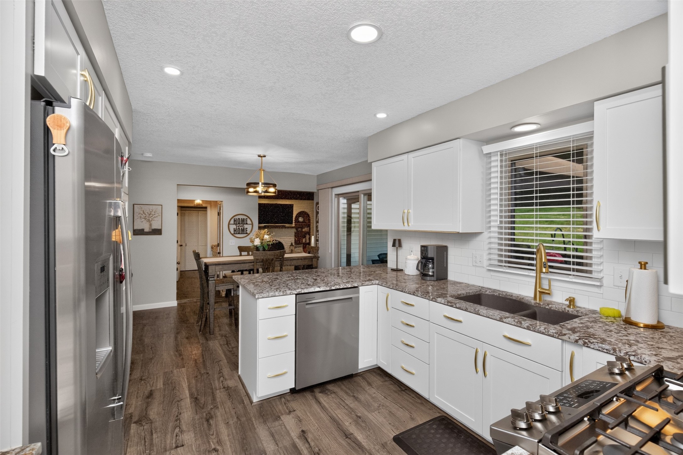 700 46th Place Property Photo 8