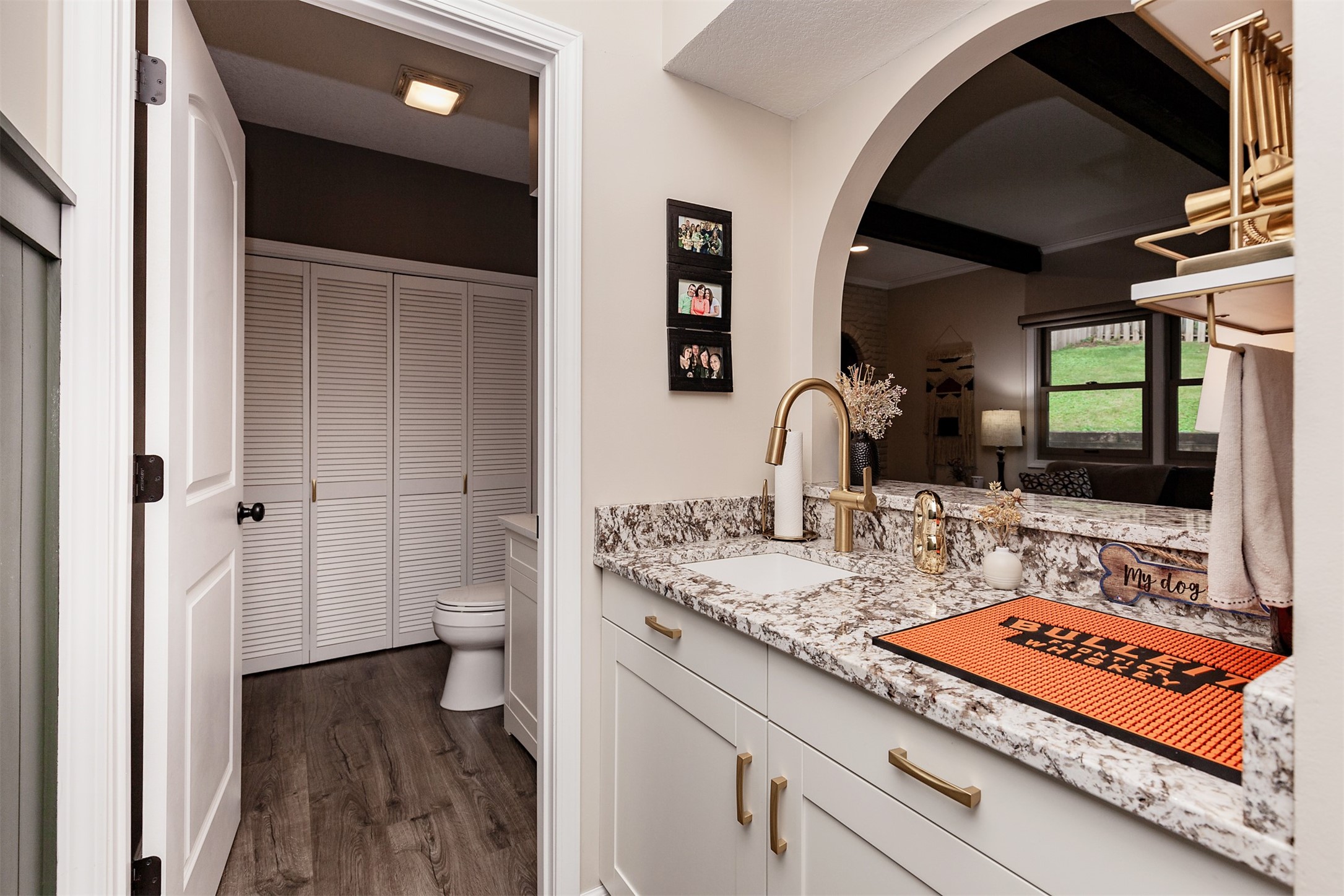 700 46th Place Property Photo 17