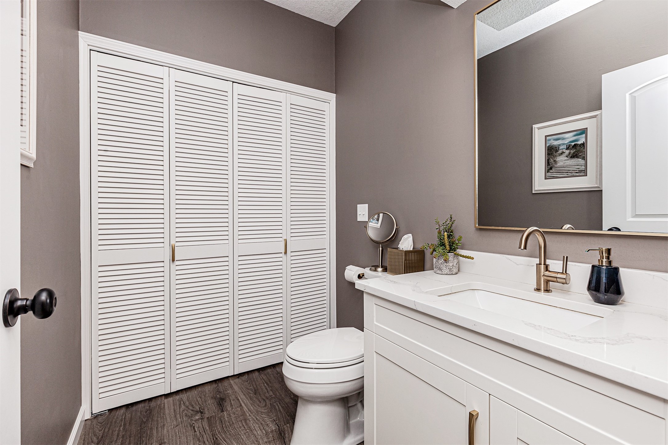 700 46th Place Property Photo 18