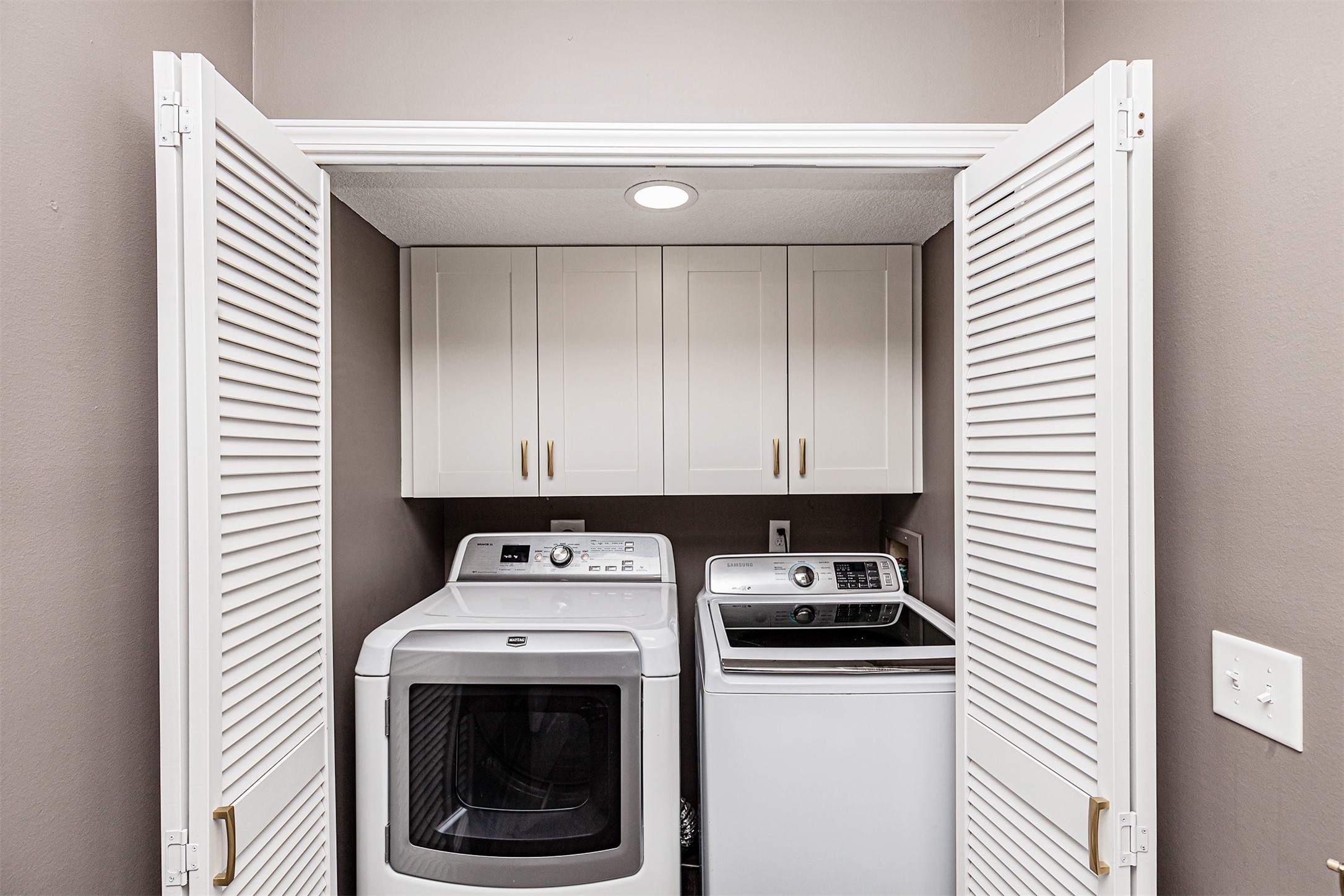700 46th Place Property Photo 19