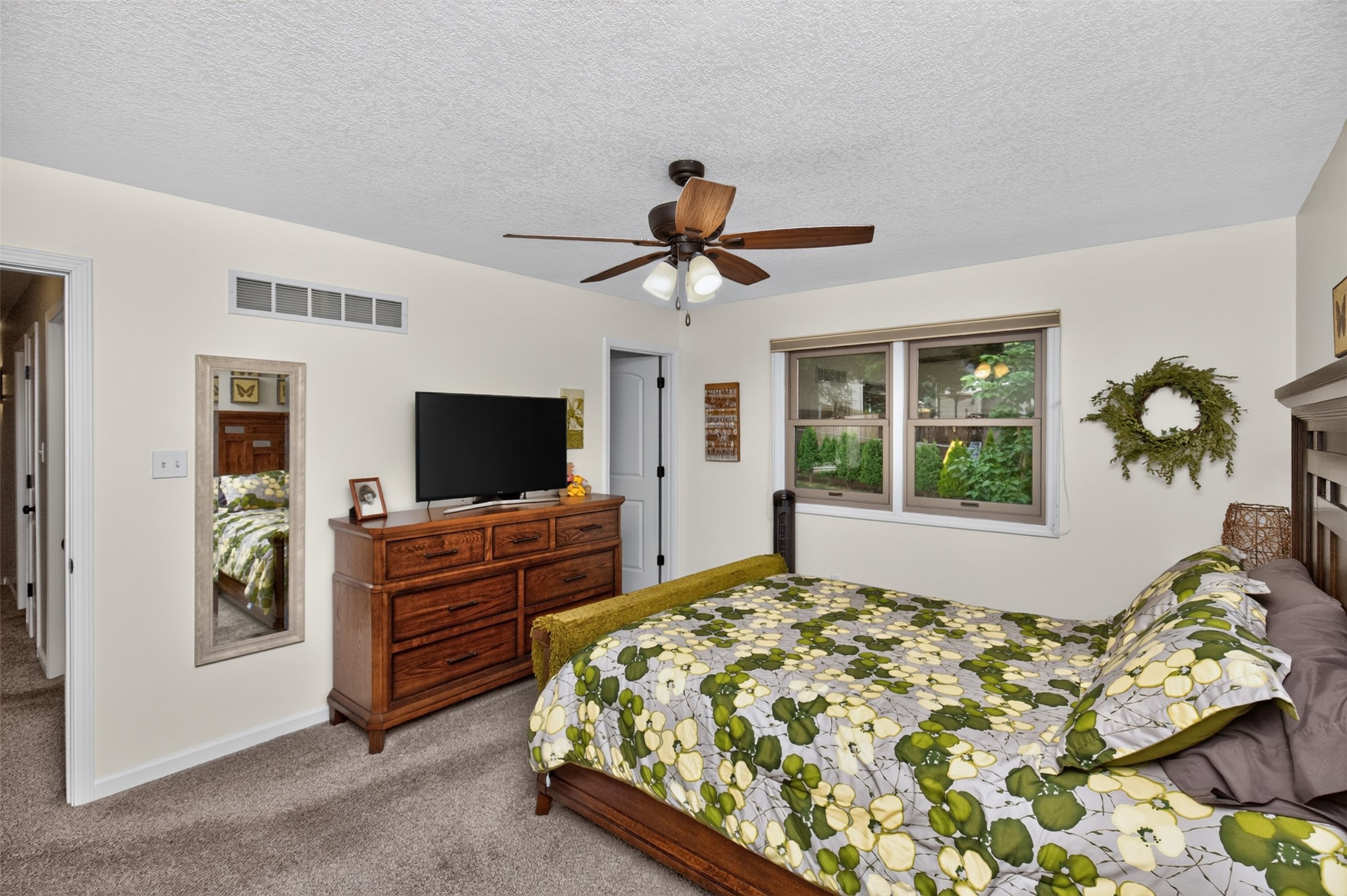700 46th Place Property Photo 25