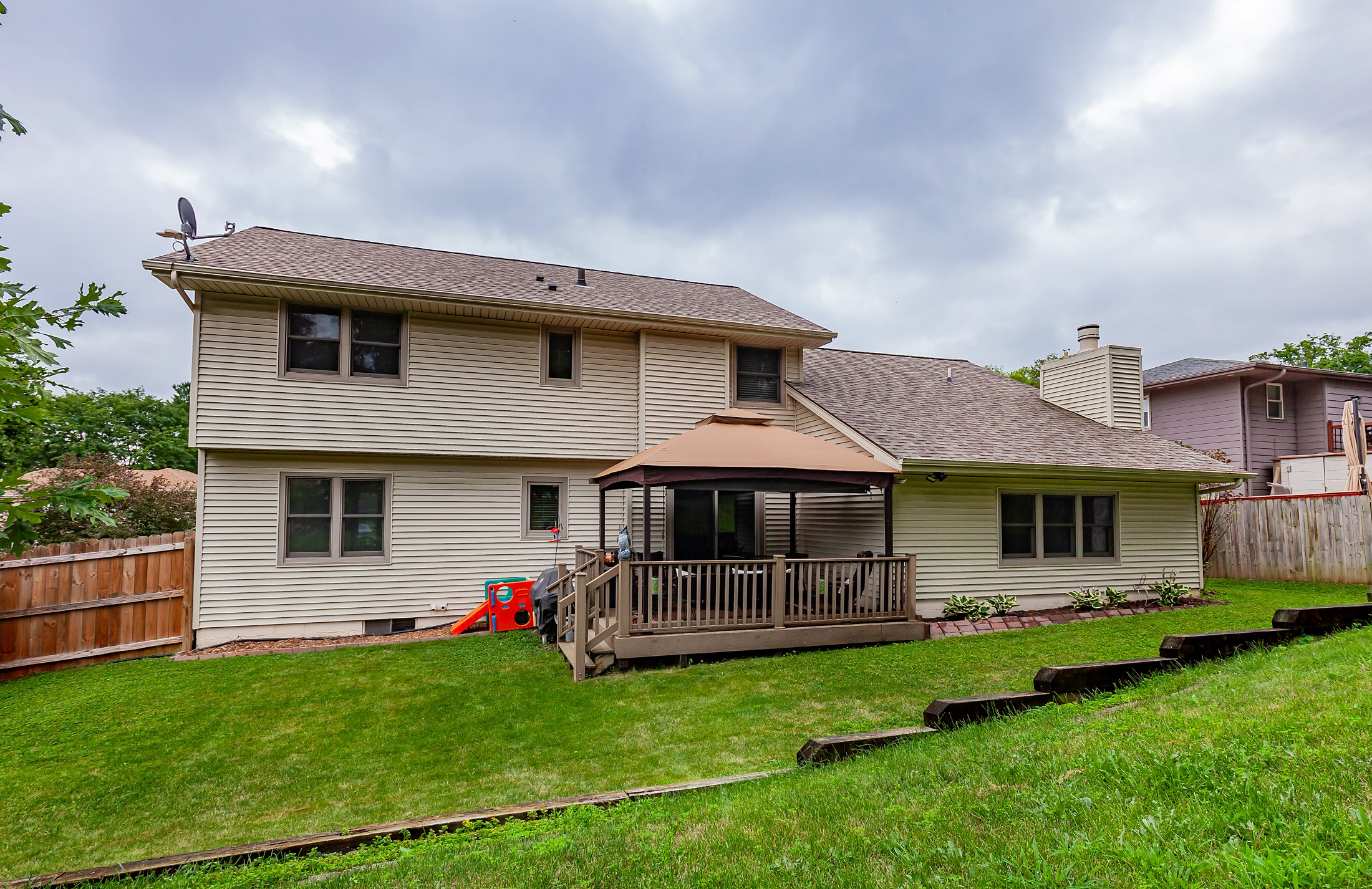 700 46th Place Property Photo 32