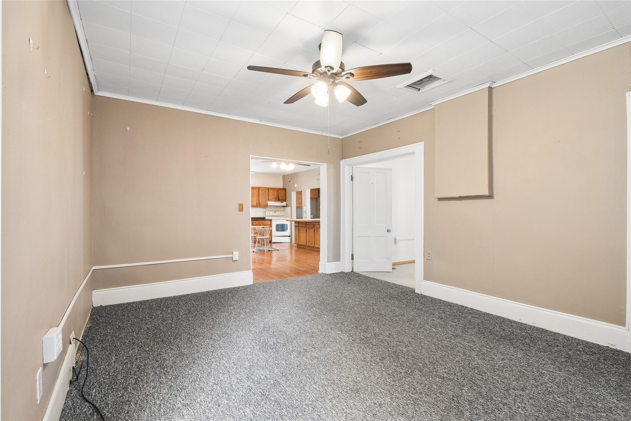 405 S Pine Street Property Photo 8