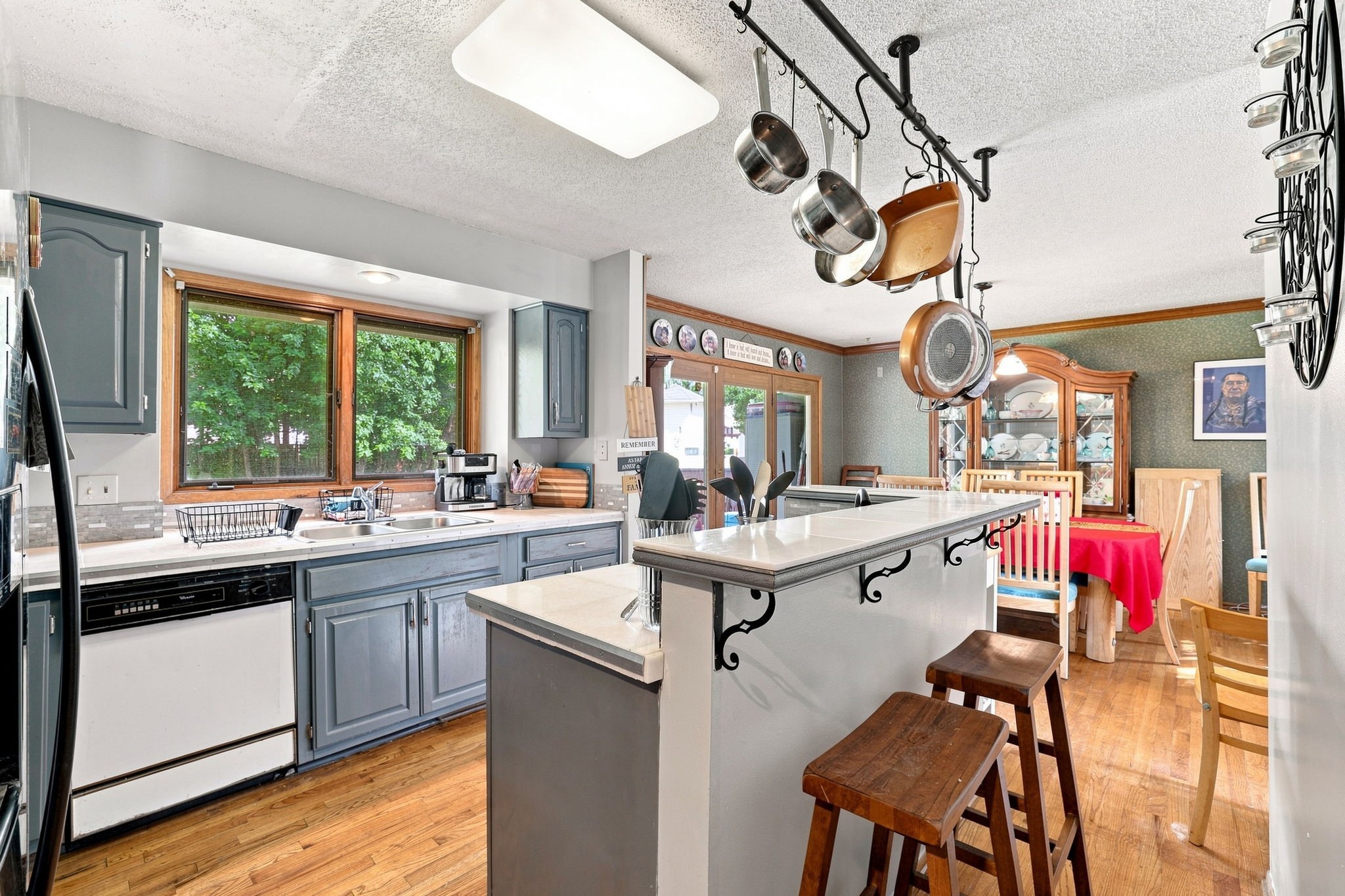2901 Maple Street Property Photo 8