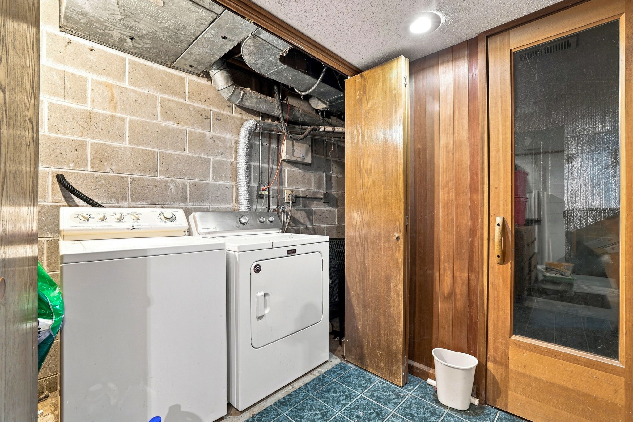 2901 Maple Street Property Photo 16