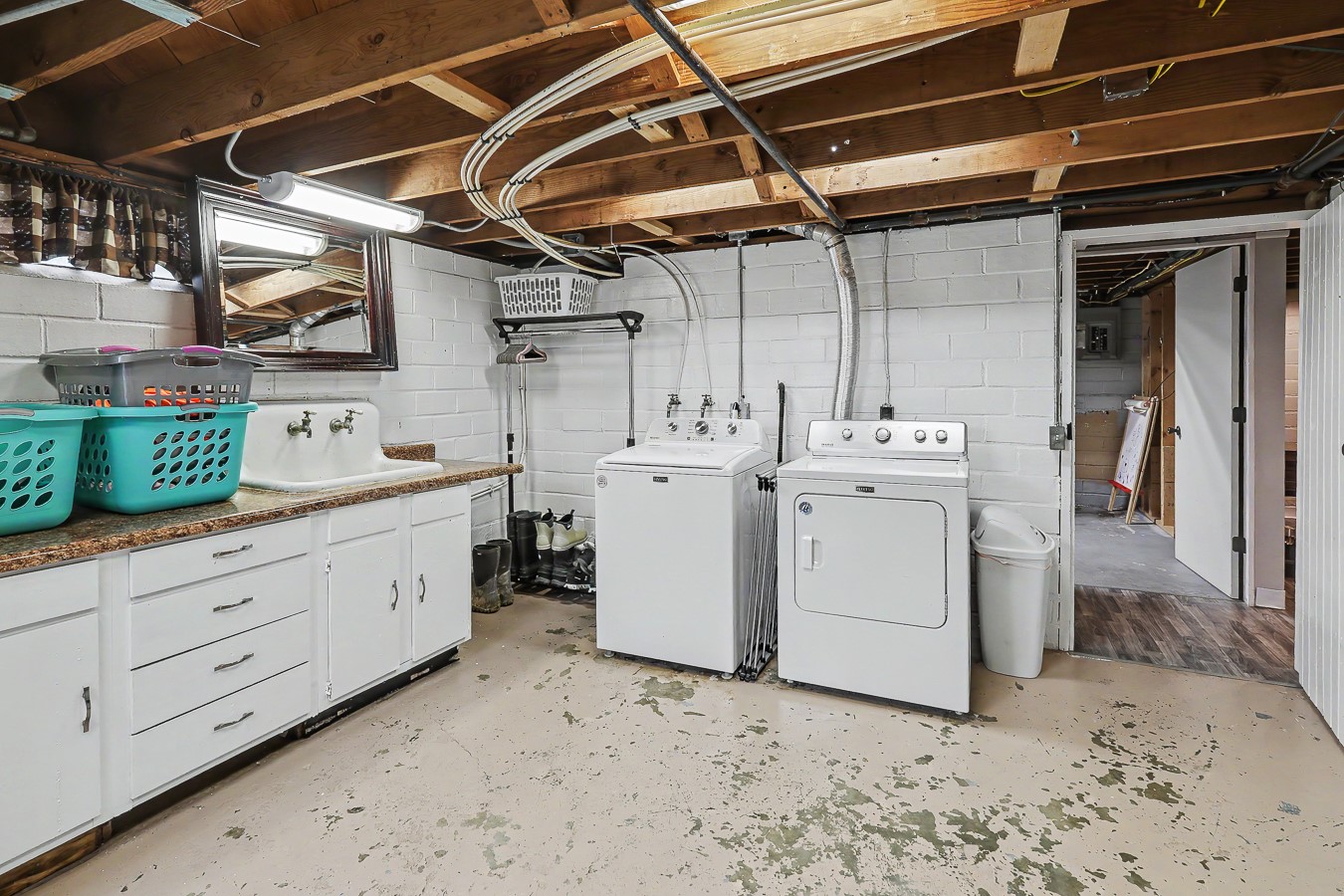 1012 W 2nd Street Property Photo 23