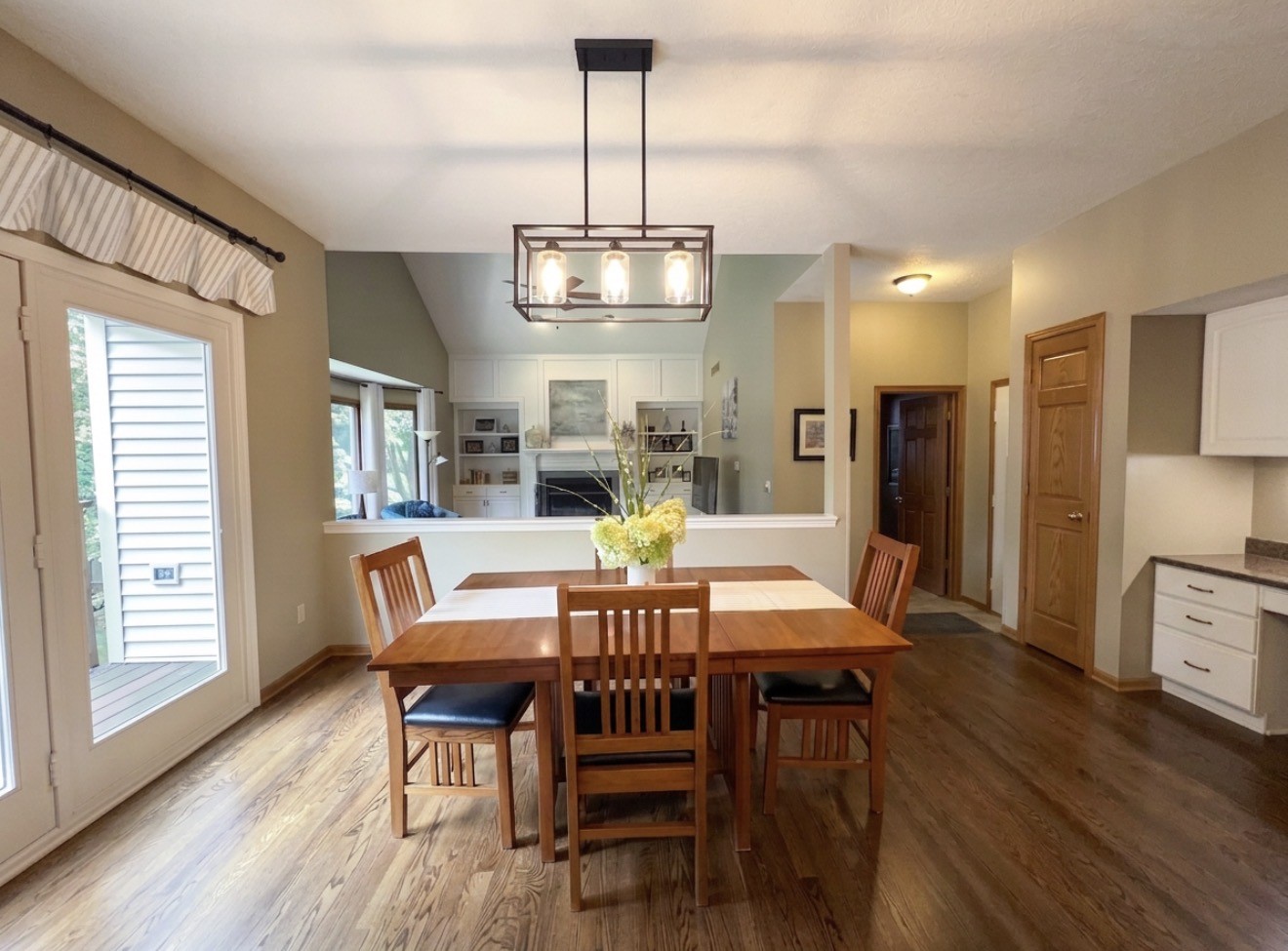 12925 Lincoln Avenue Property Photo 10