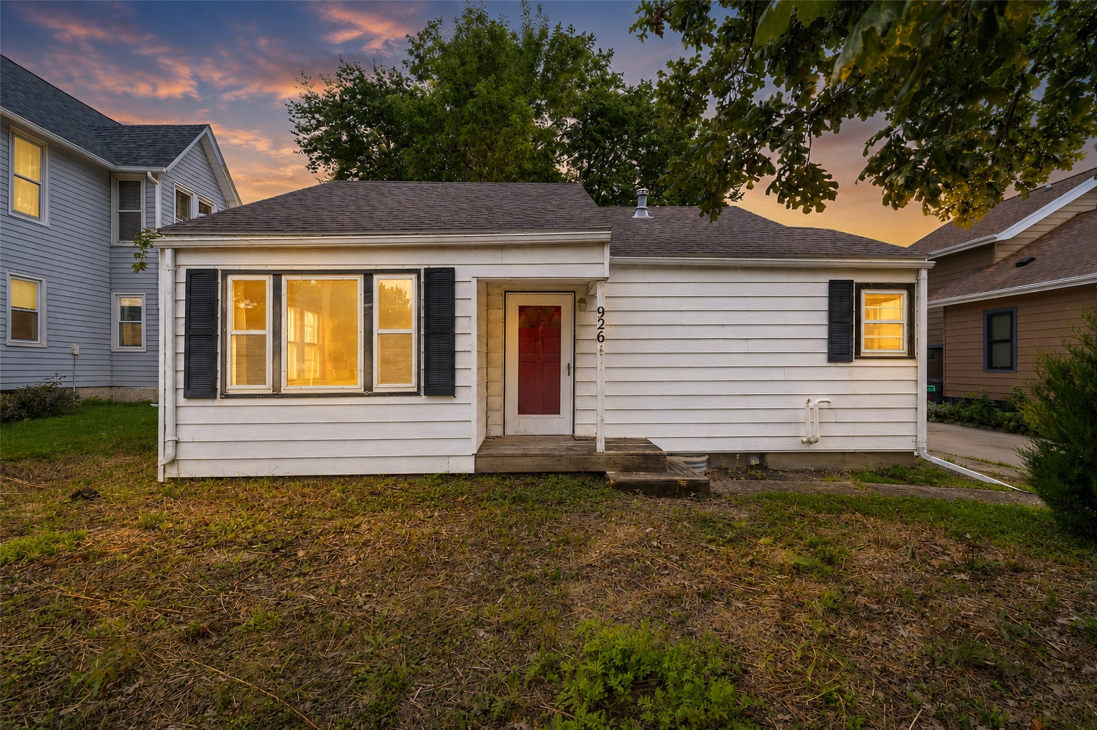 926 Duff Avenue Property Photo 1