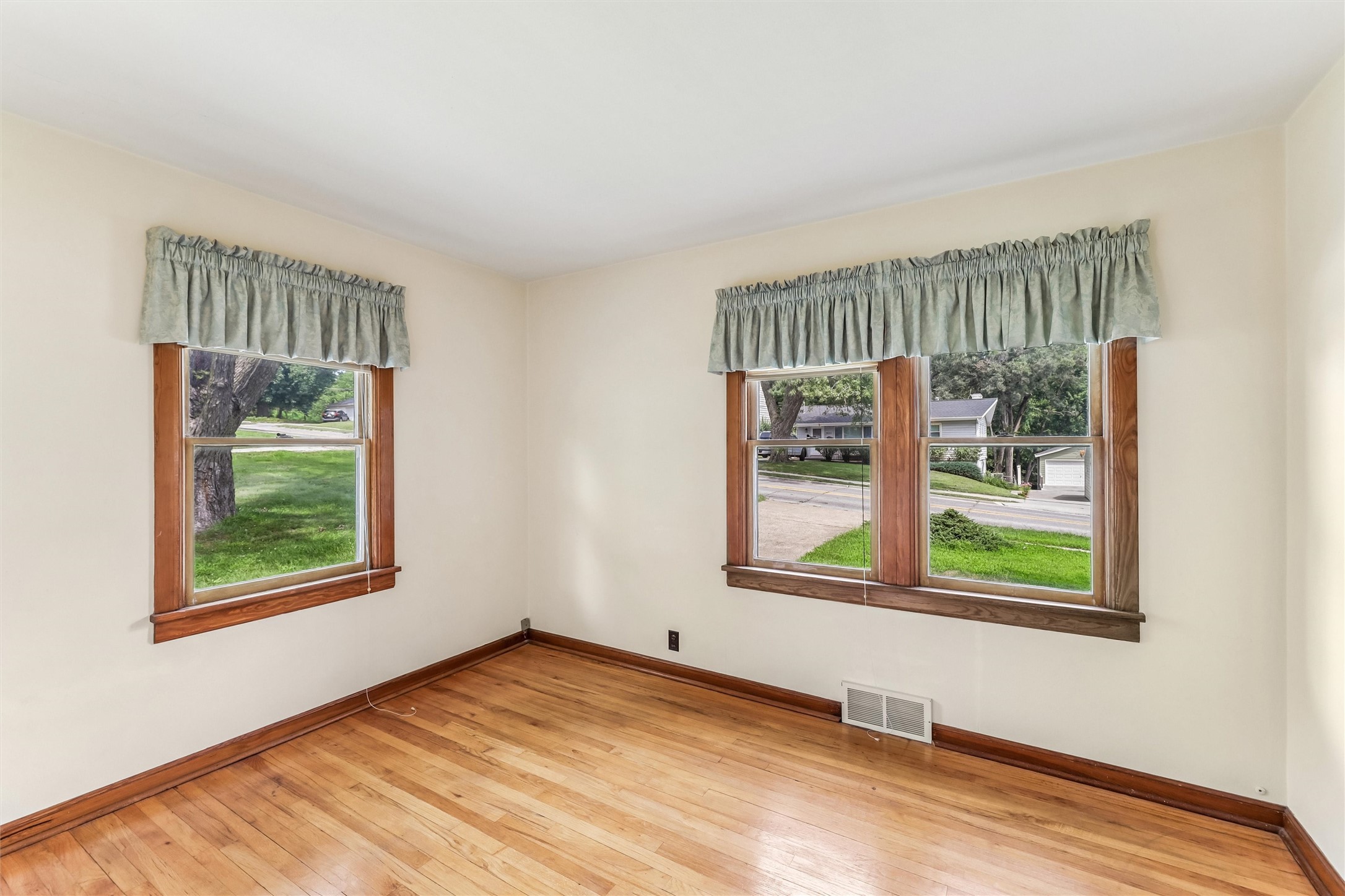 3110 70th Street Property Photo 14