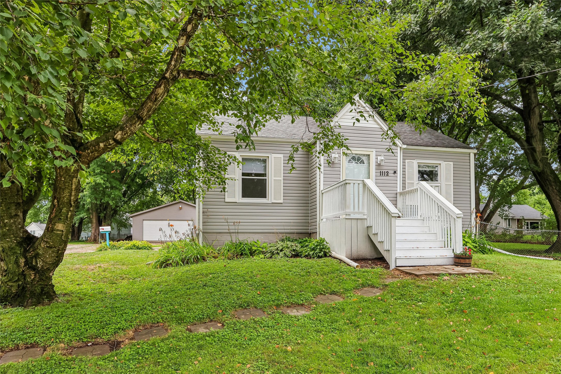 1112 Lewis Avenue Property Photo 1