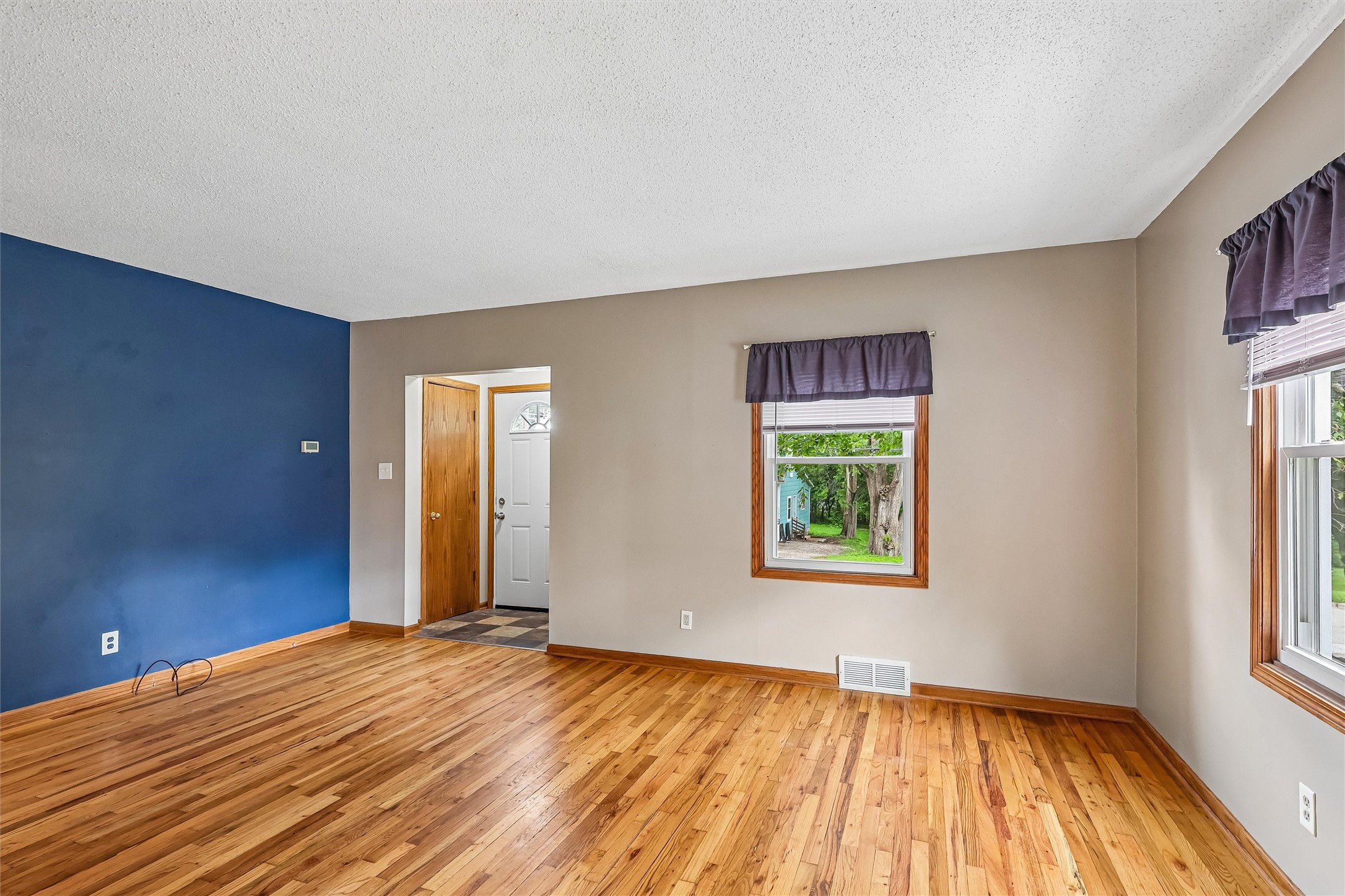 1112 Lewis Avenue Property Photo 2