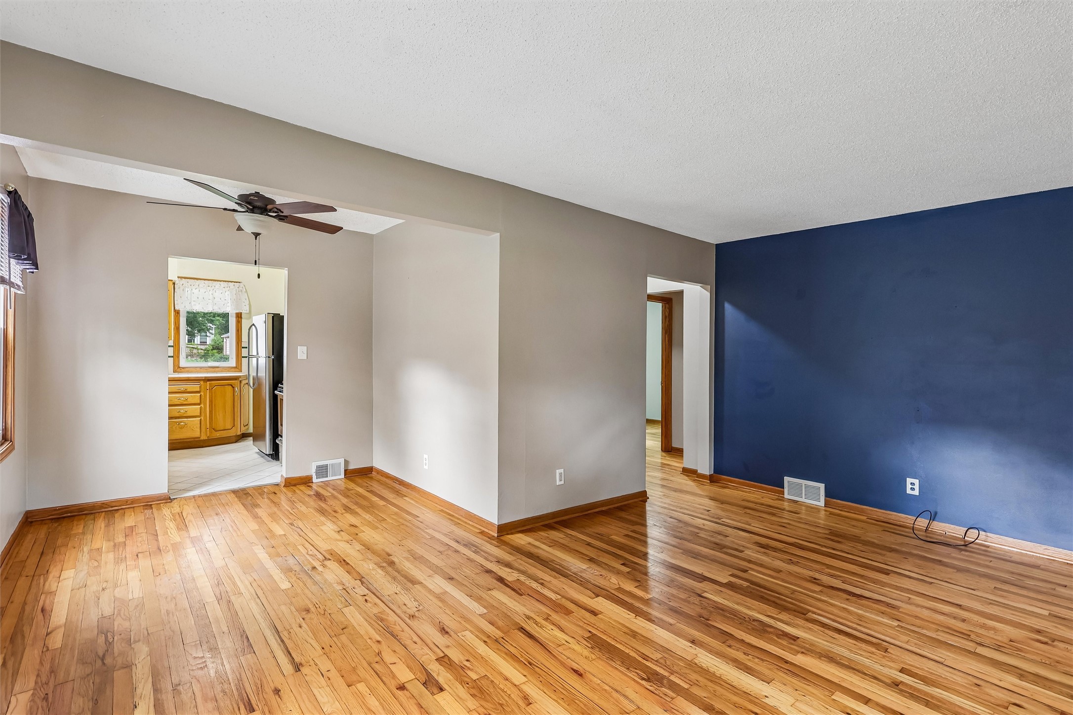 1112 Lewis Avenue Property Photo 4