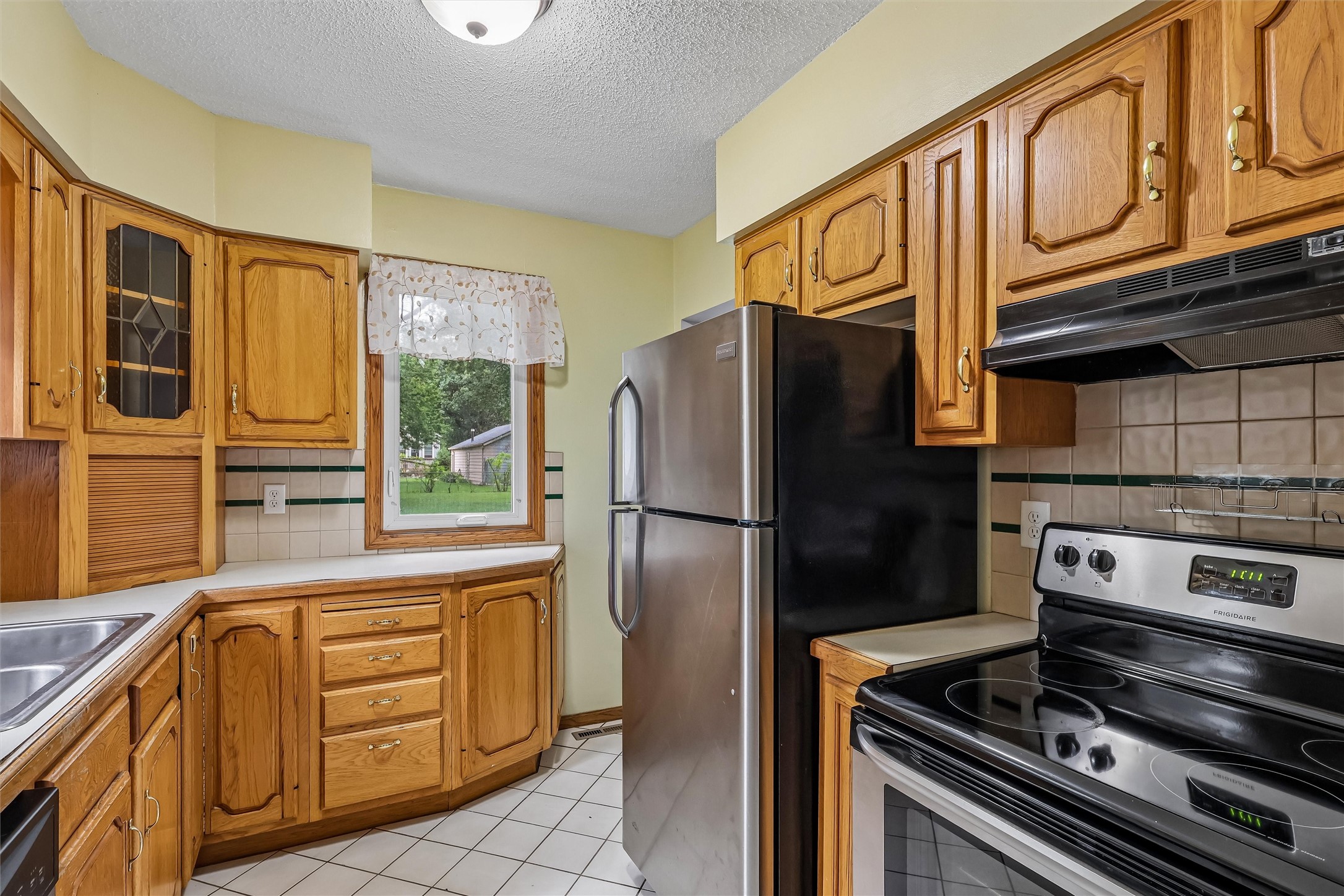 1112 Lewis Avenue Property Photo 6