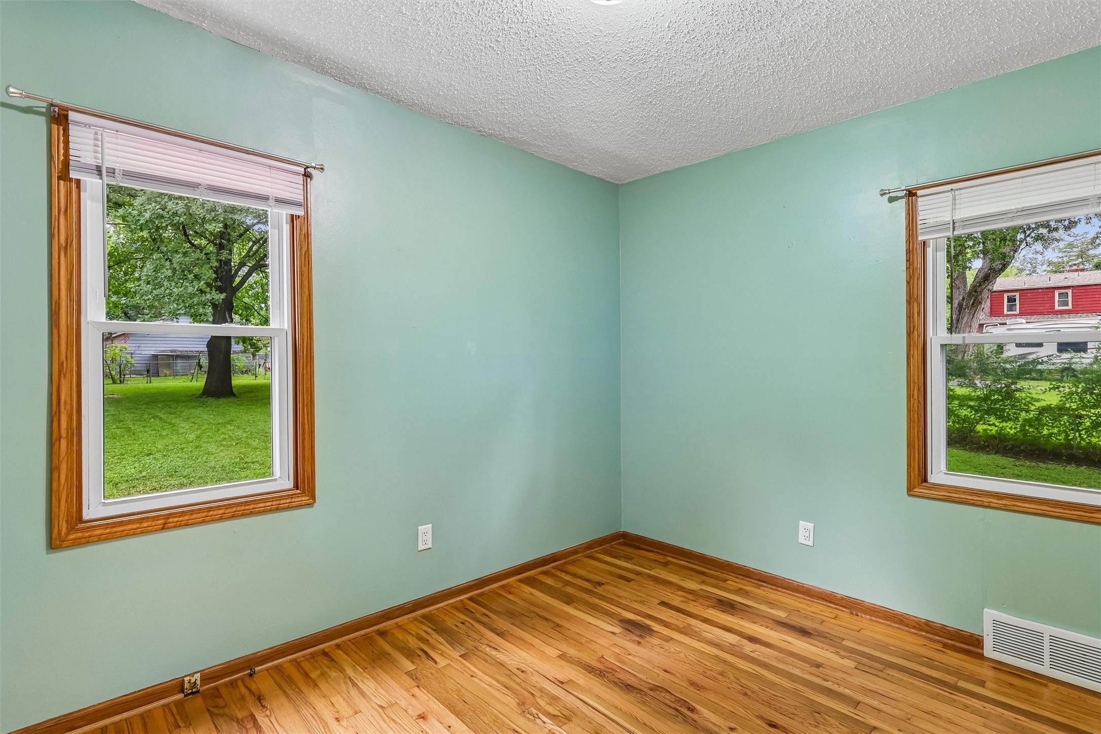 1112 Lewis Avenue Property Photo 7