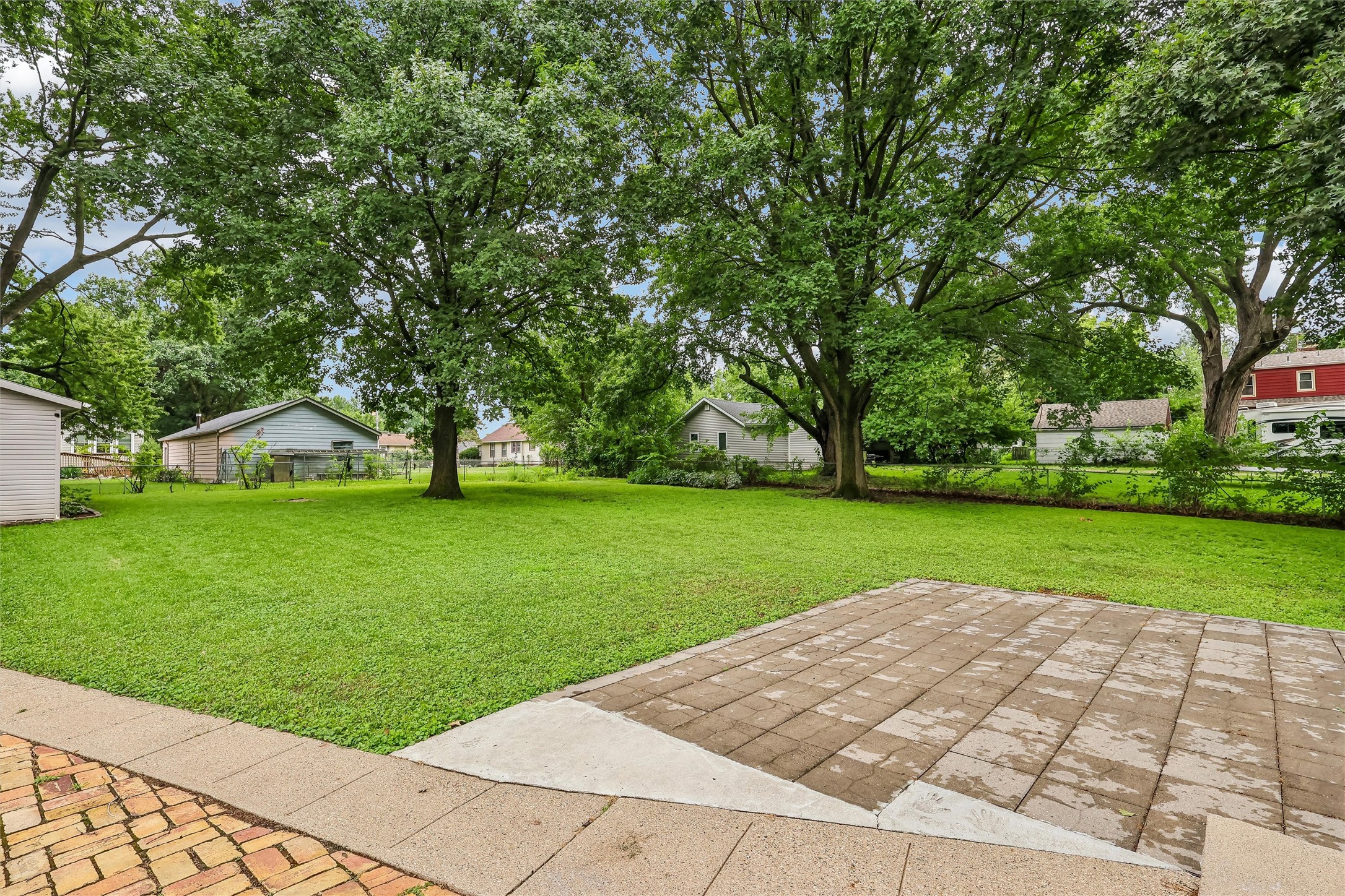 1112 Lewis Avenue Property Photo 11