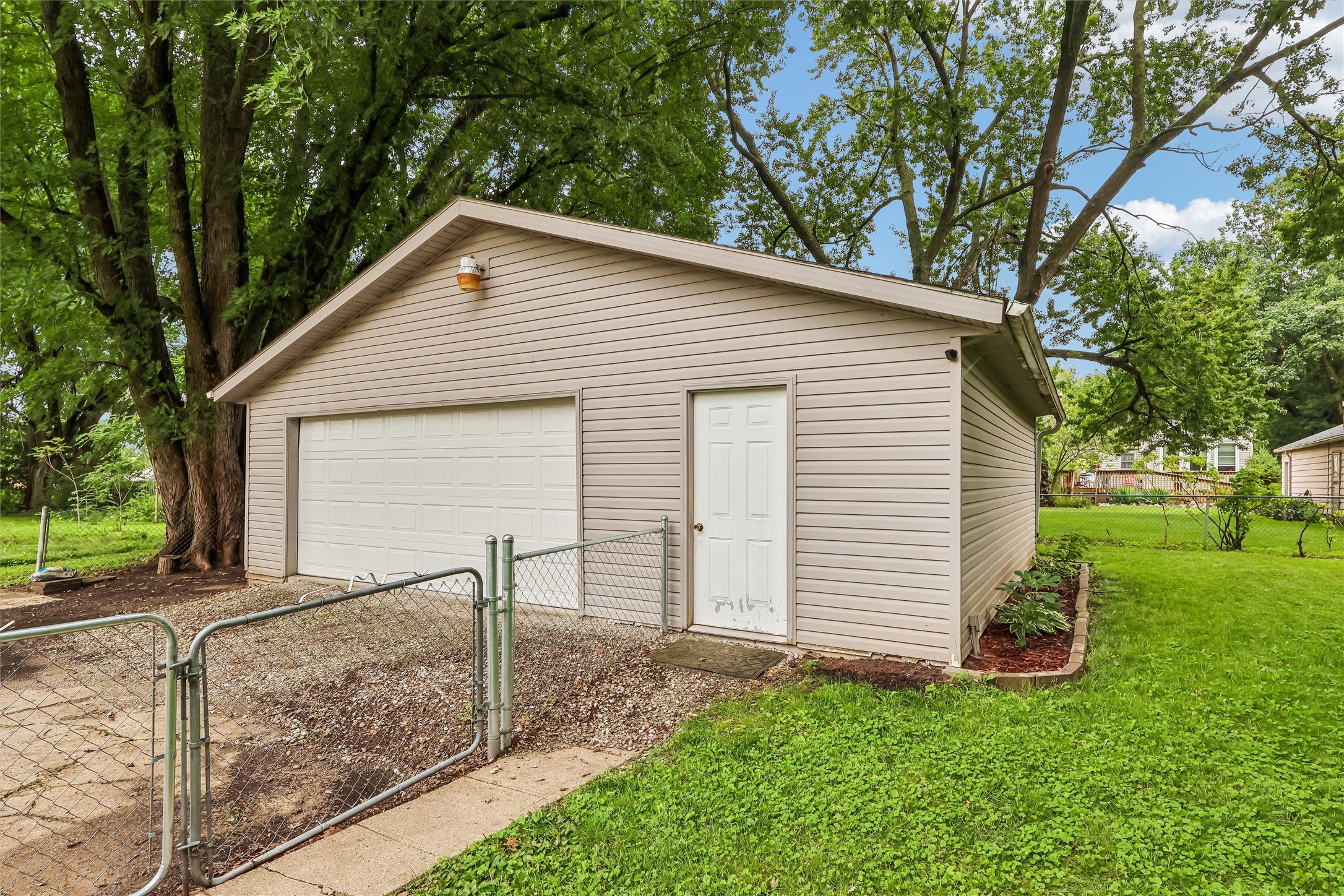 1112 Lewis Avenue Property Photo 14