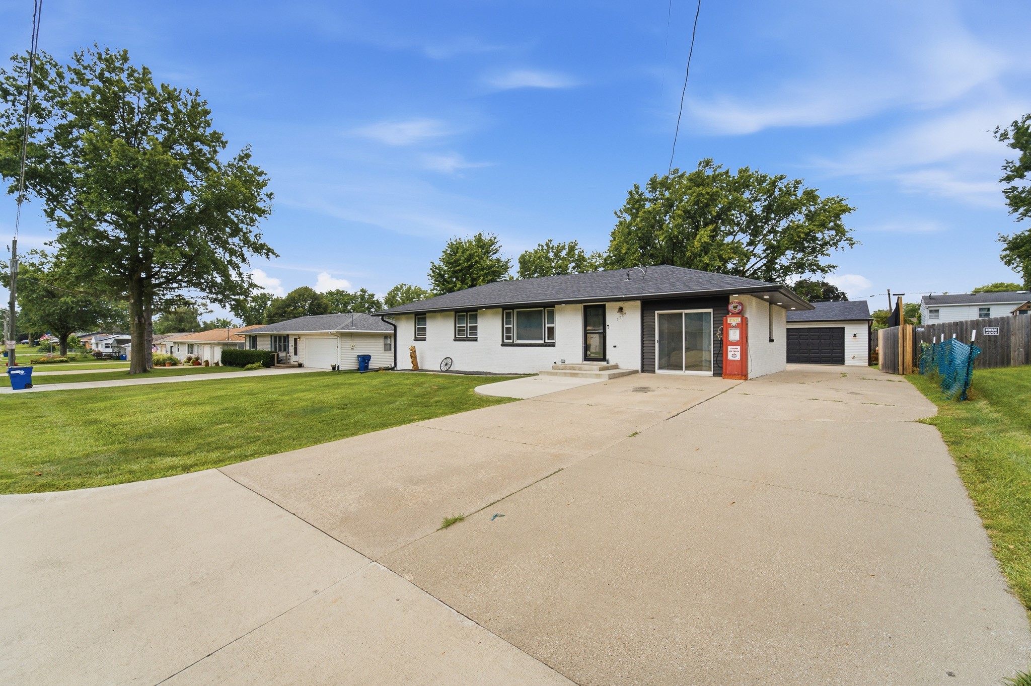 8026 Warren Drive Property Photo 3