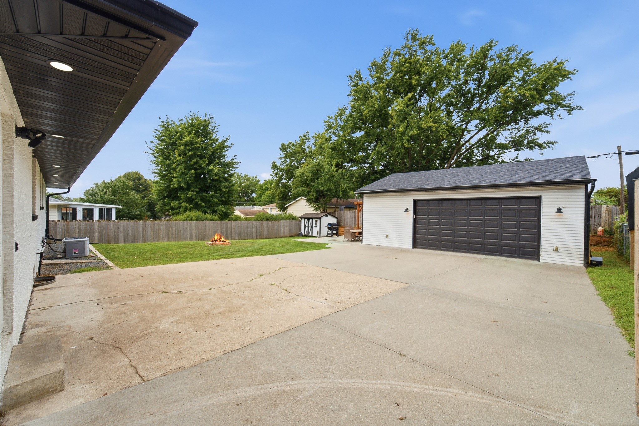 8026 Warren Drive Property Photo 4