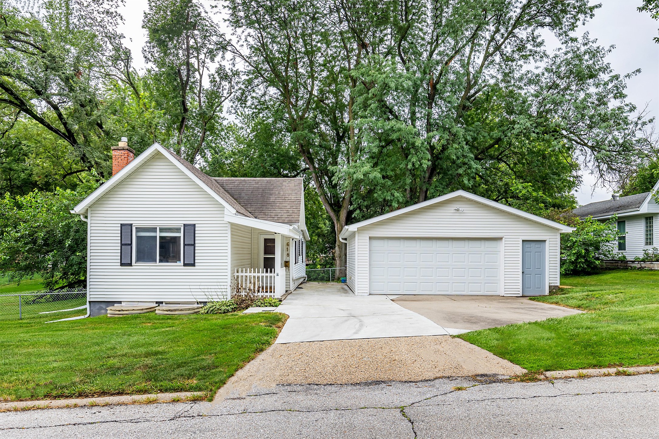 618 Loomis Avenue Property Photo 1
