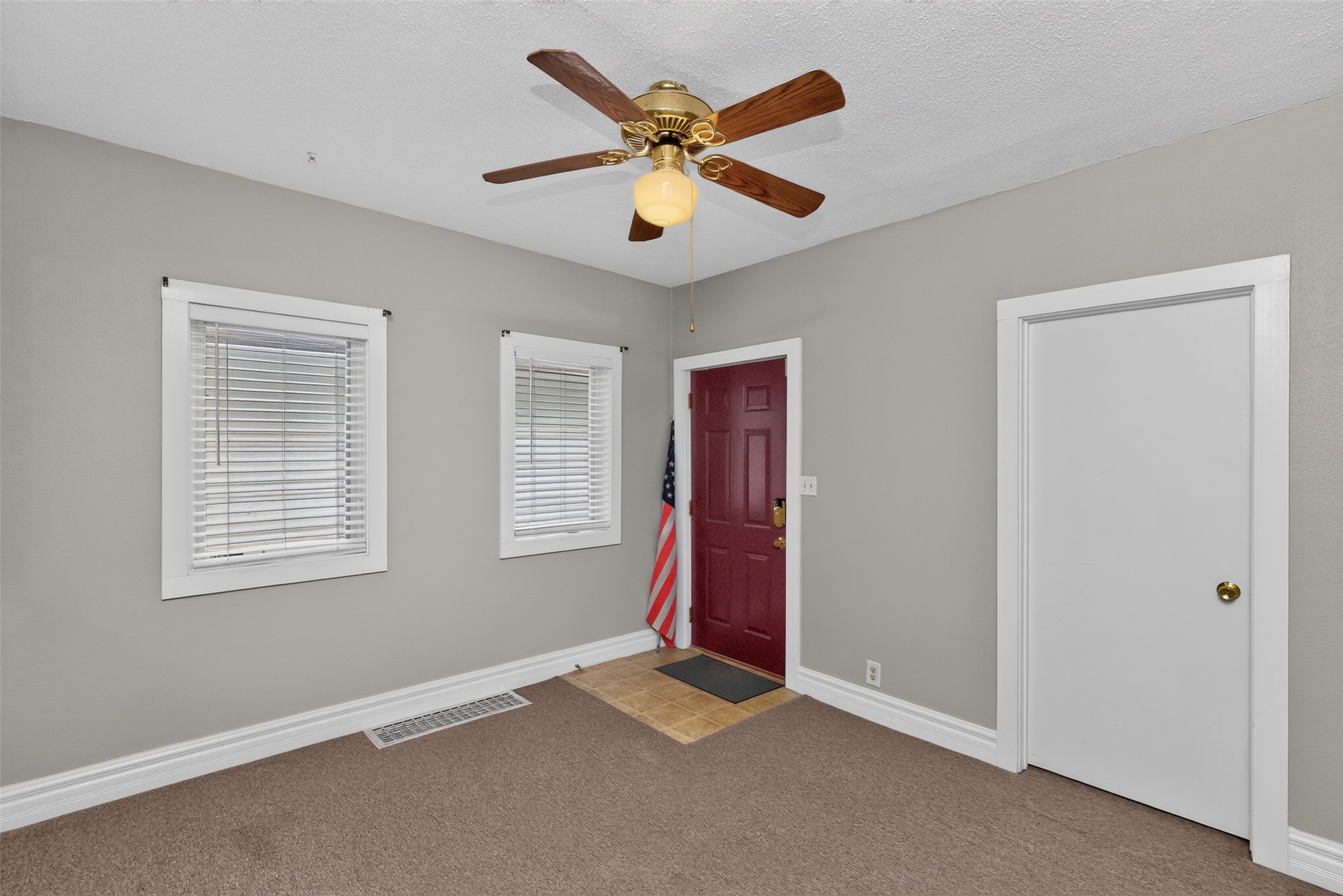 618 Loomis Avenue Property Photo 5
