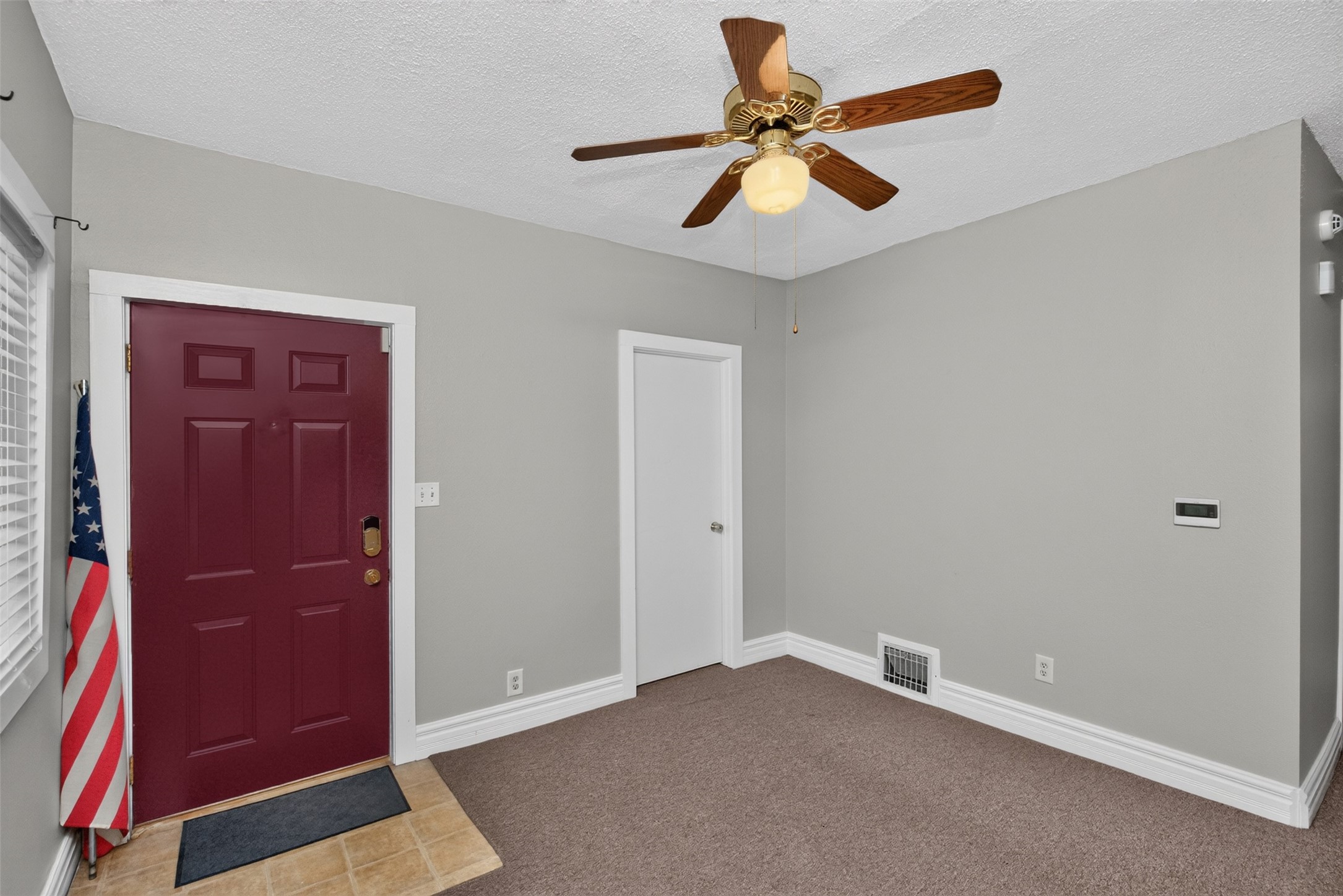 618 Loomis Avenue Property Photo 6