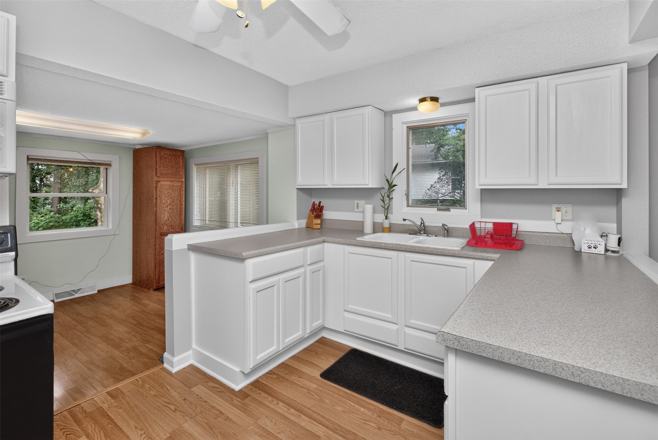 618 Loomis Avenue Property Photo 10