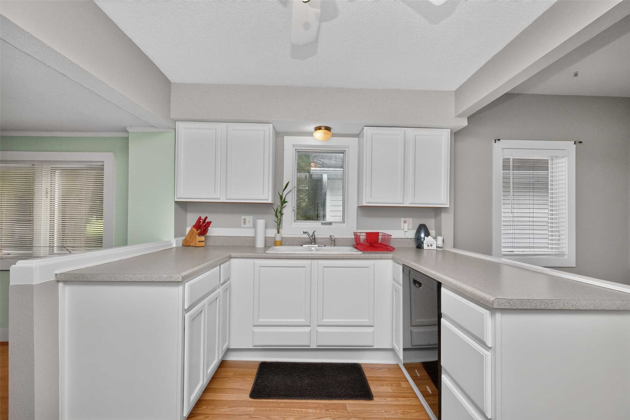 618 Loomis Avenue Property Photo 11