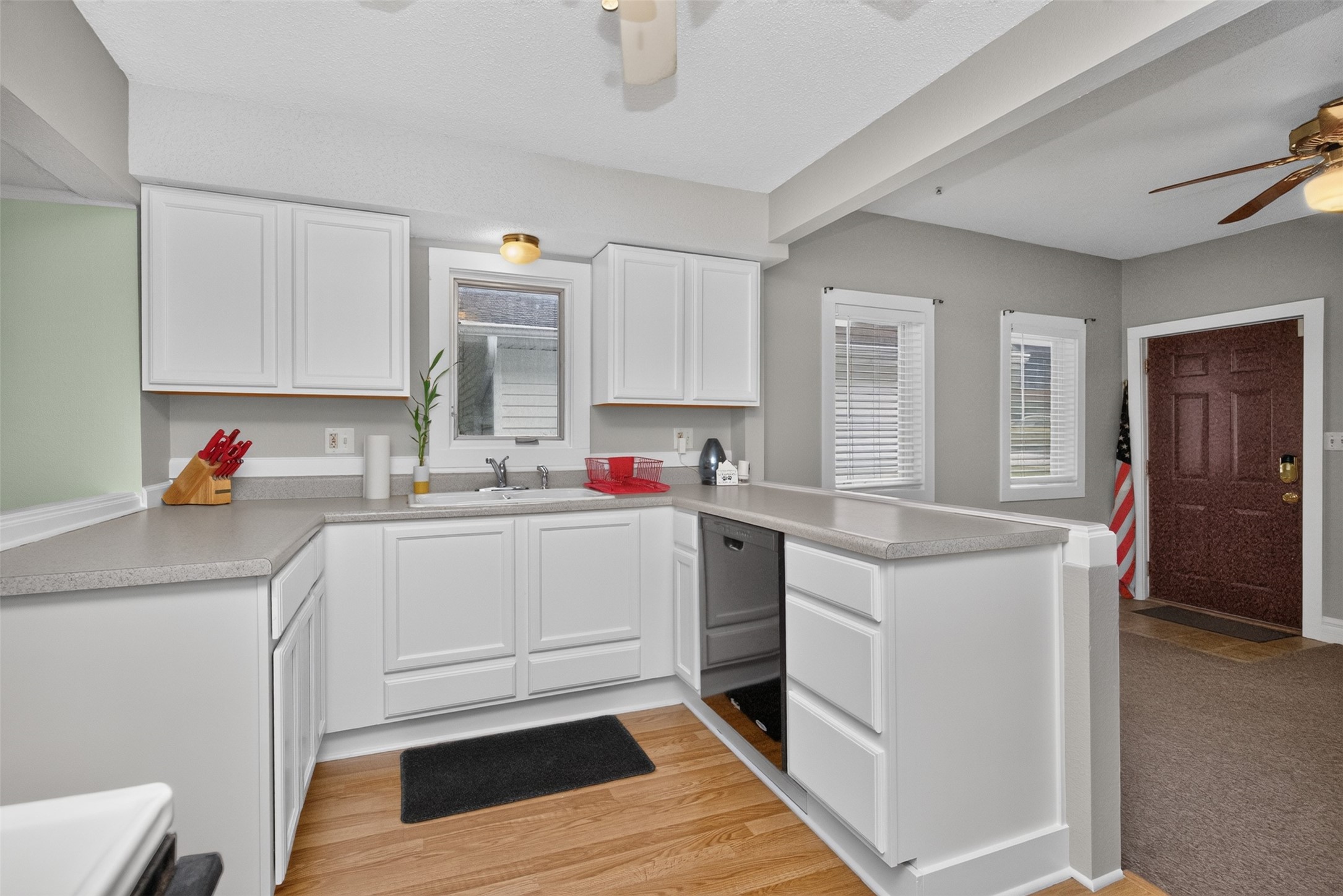 618 Loomis Avenue Property Photo 12
