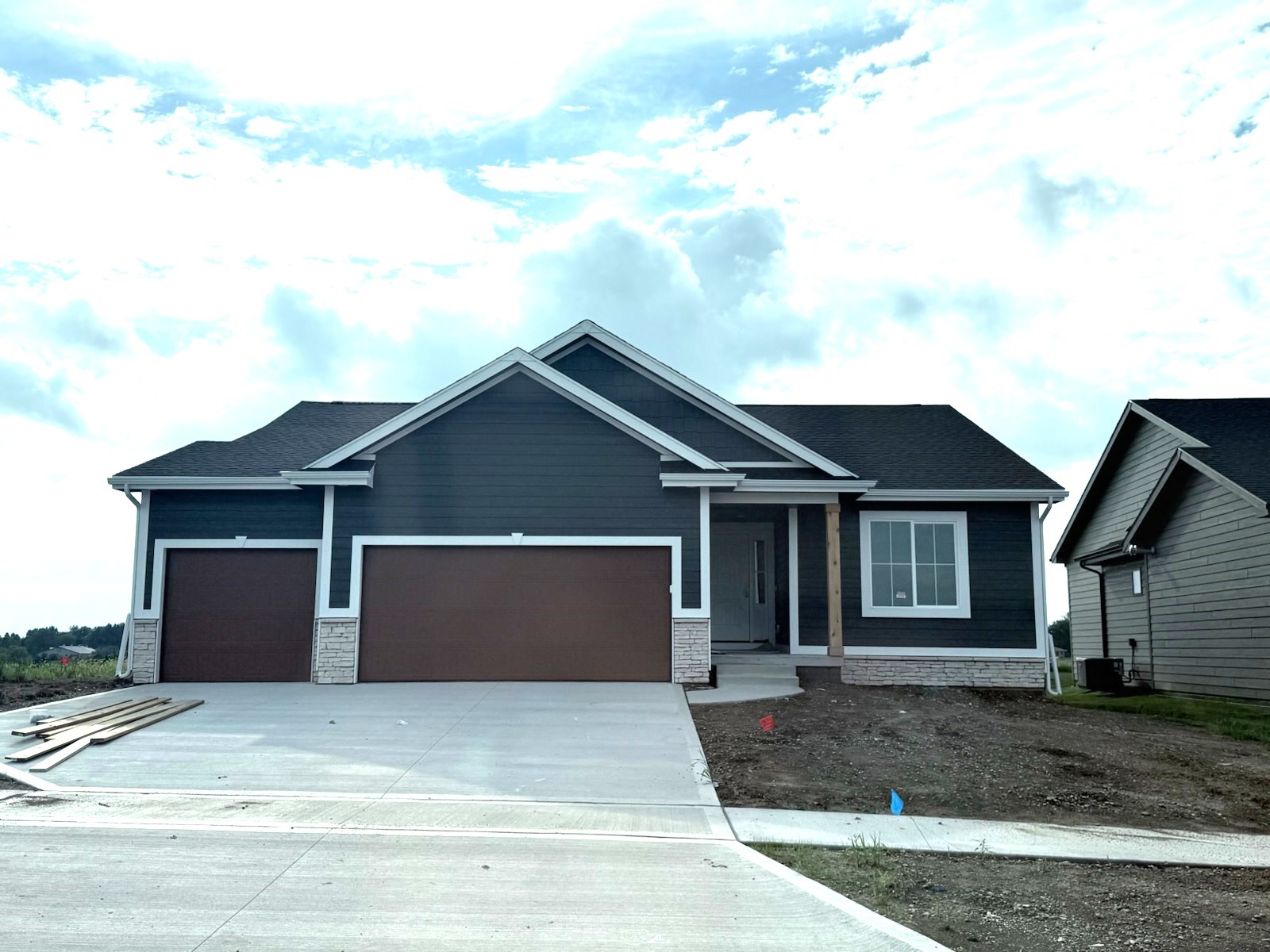 3193 Marigold Circle Property Photo 1