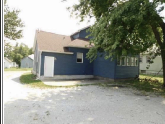 910 S 15th St Street Property Photo 1