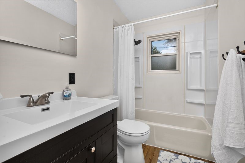 2020 E 40th Street Property Photo 6