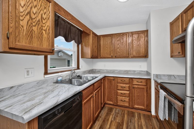 2020 E 40th Street Property Photo 7
