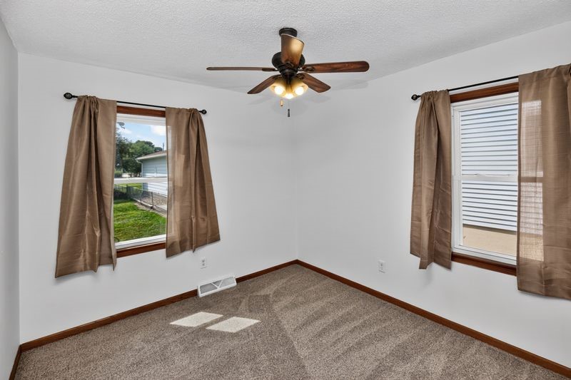 2020 E 40th Street Property Photo 10