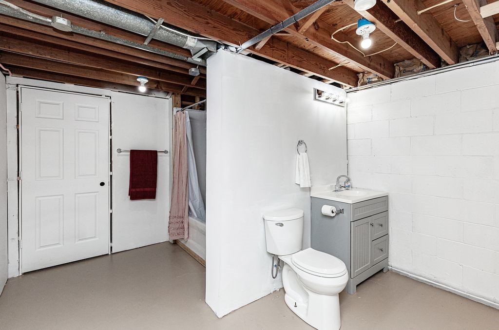 2020 E 40th Street Property Photo 12