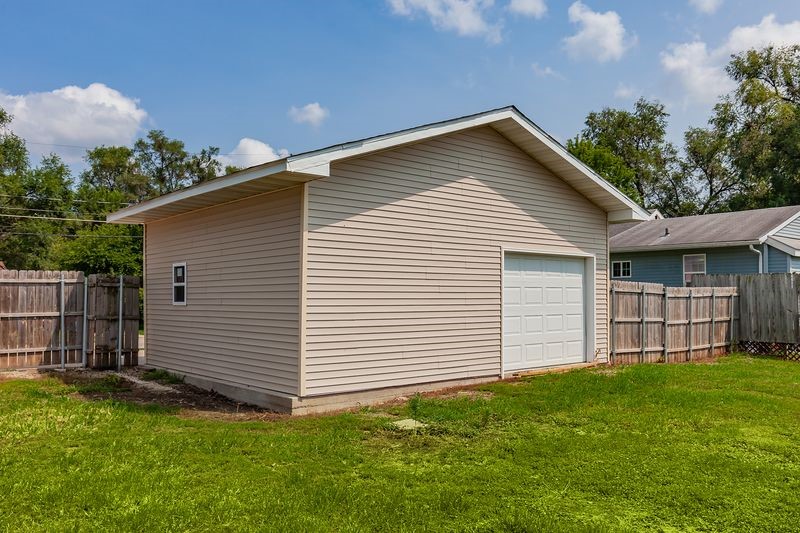 2020 E 40th Street Property Photo 15
