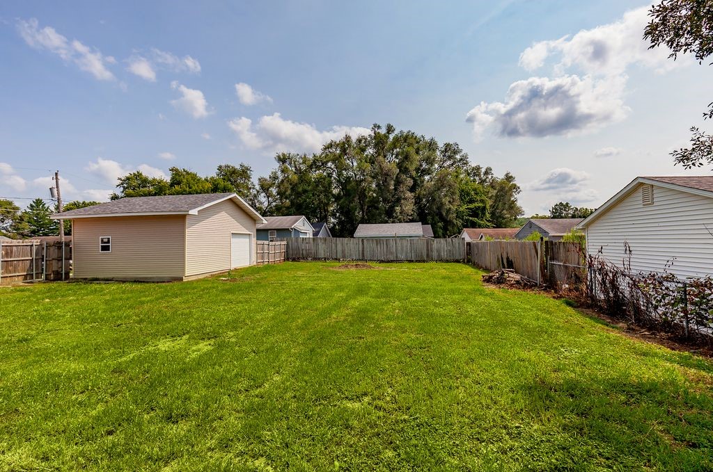 2020 E 40th Street Property Photo 16
