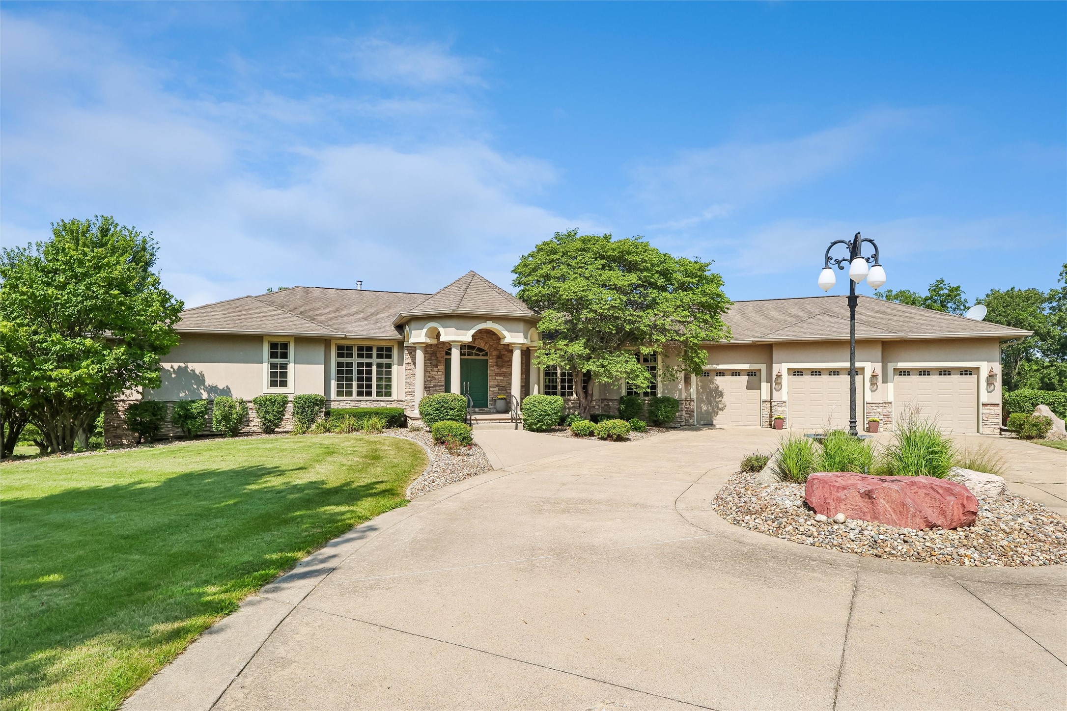 25173 Pin Oak Drive Property Photo 1