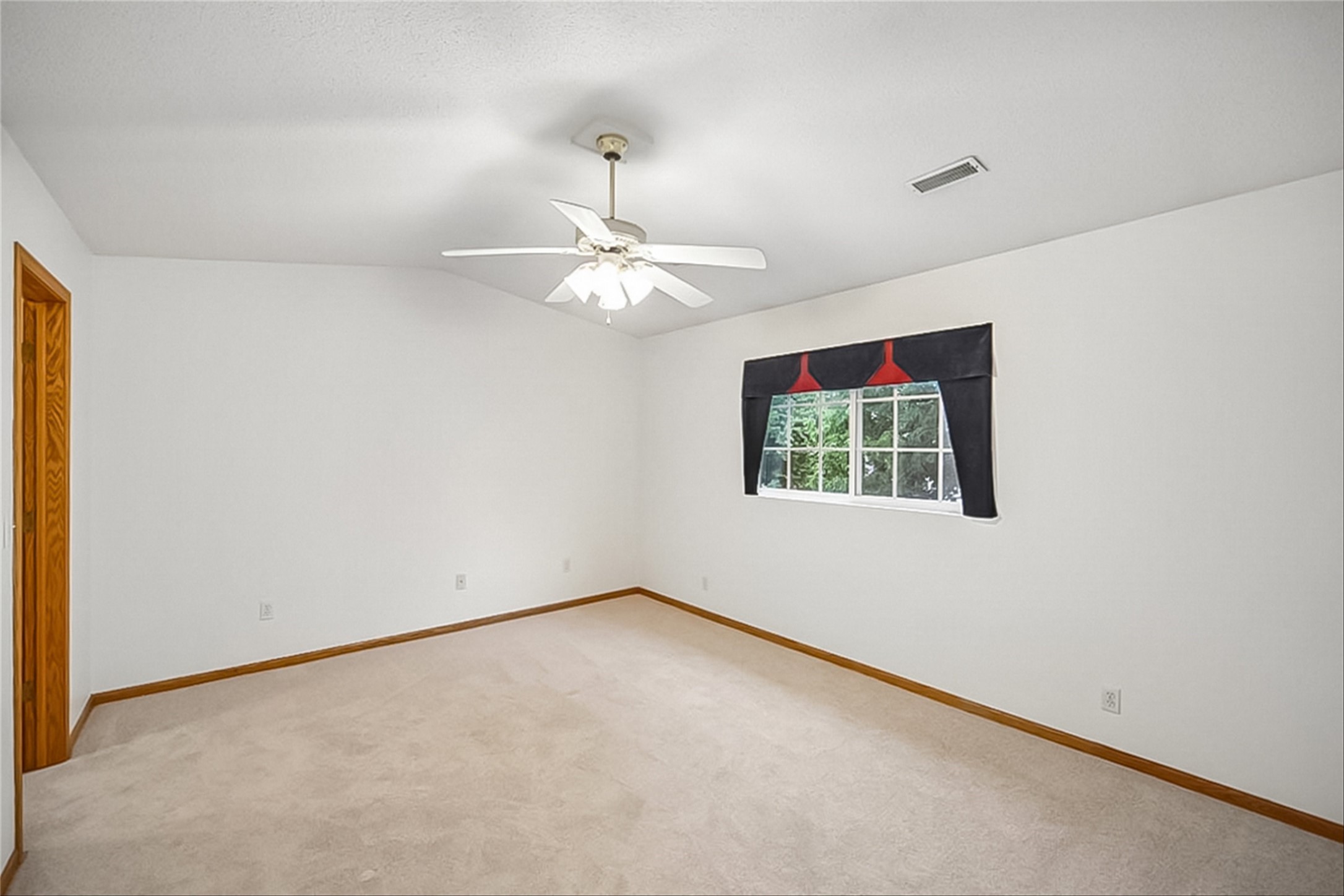 5466 Longview Court 3 Property Photo 11