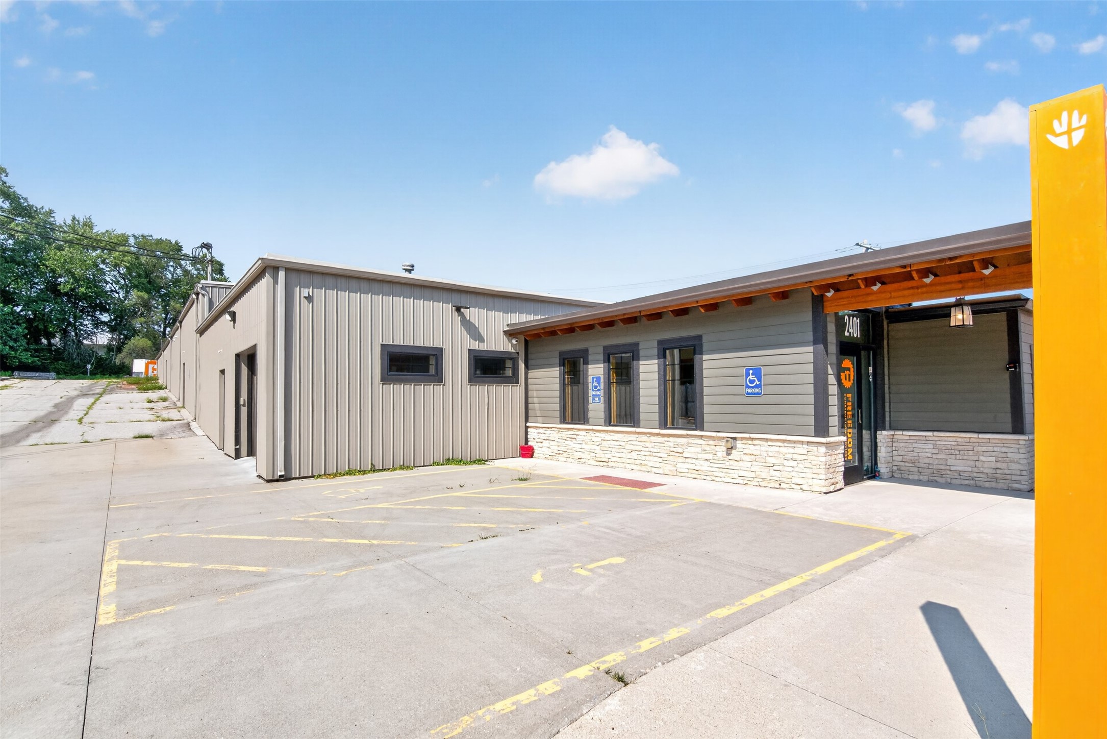2401 Hickman Road Property Photo 4