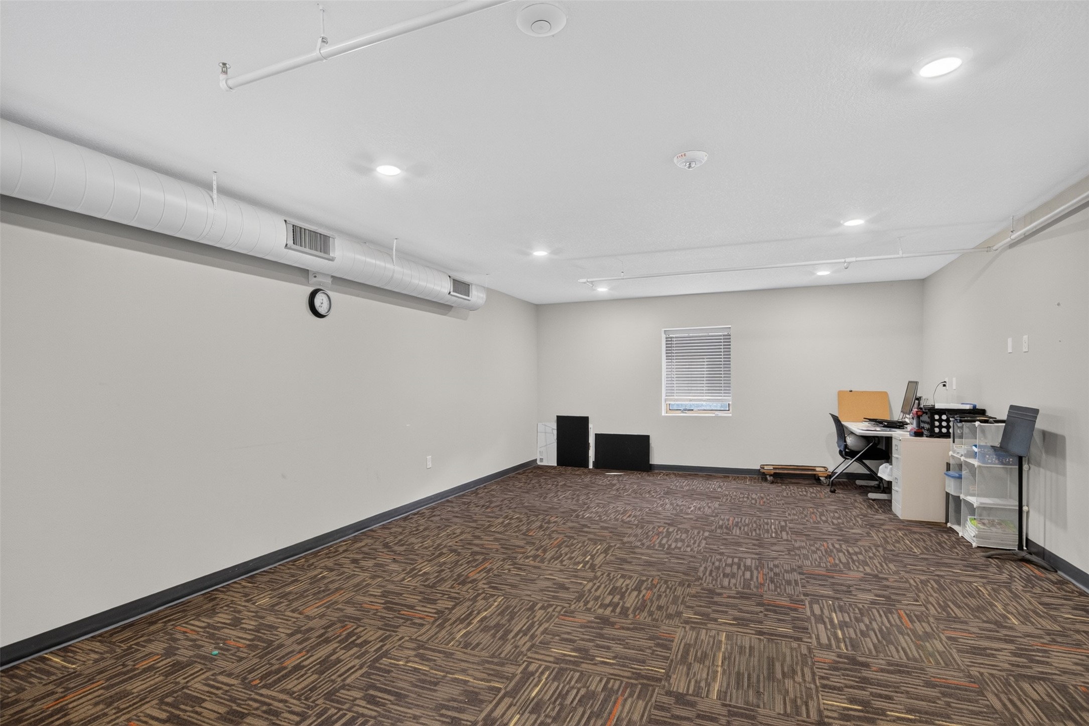 2401 Hickman Road Property Photo 8