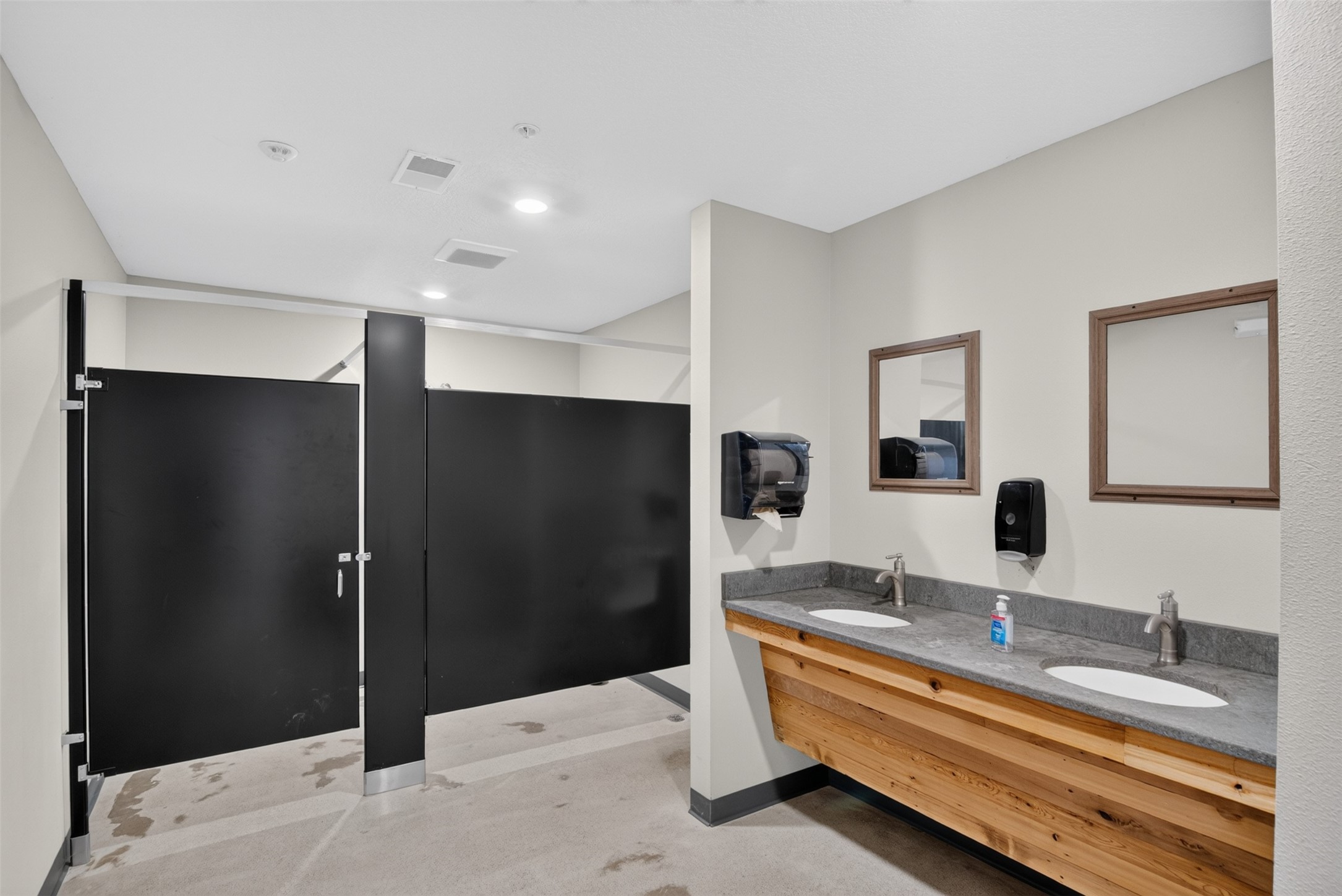 2401 Hickman Road Property Photo 13