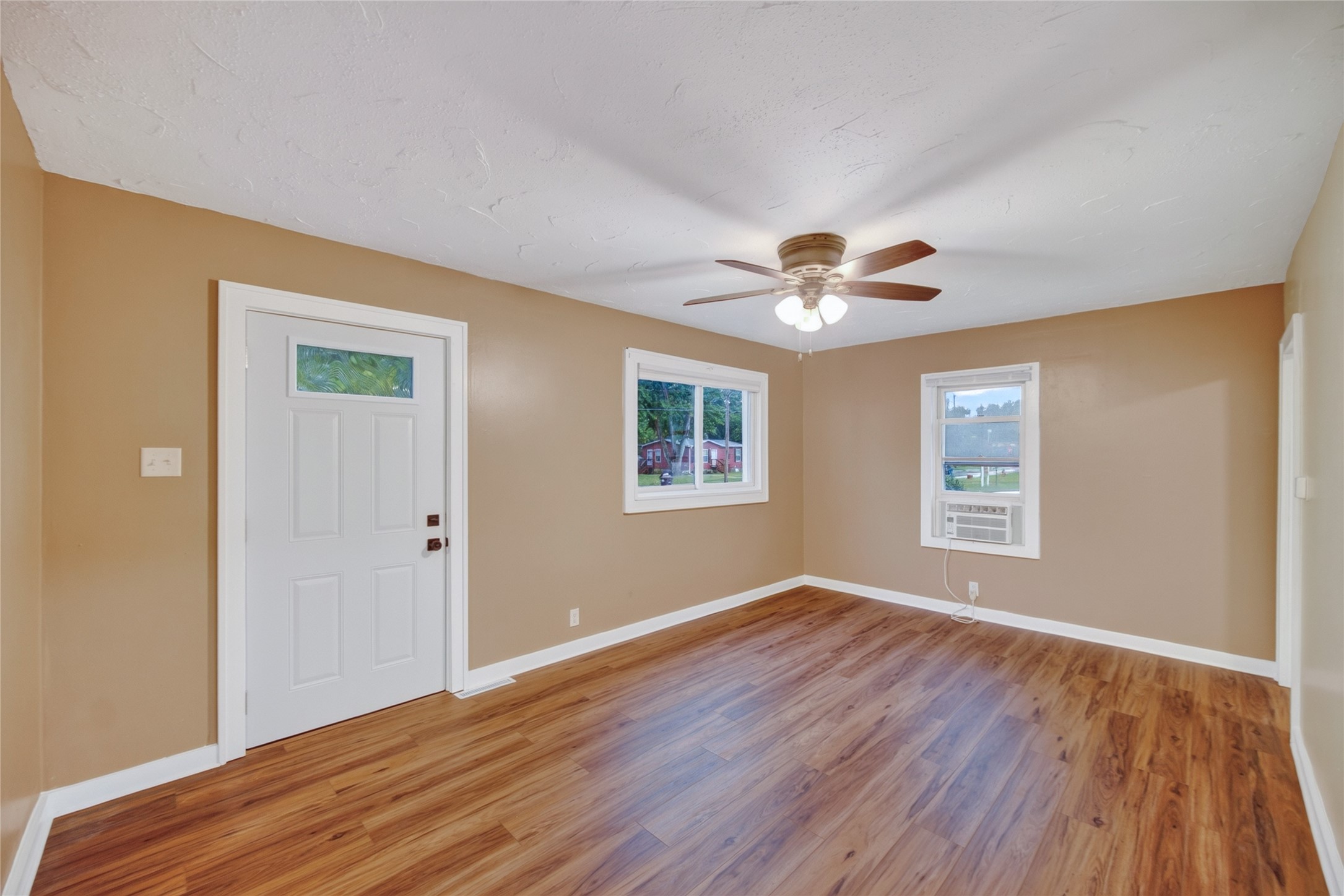 1705 E 29th Street Property Photo 6